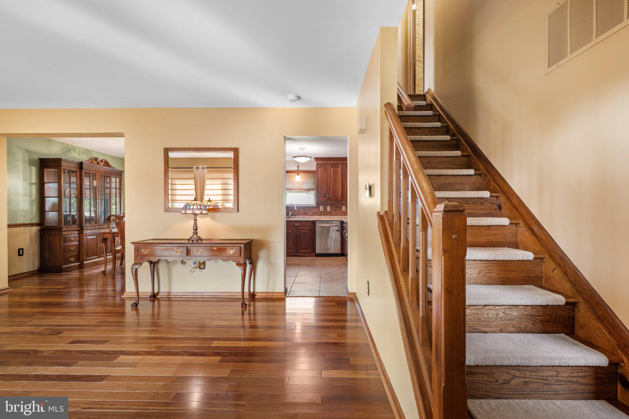 8 WILLIAMSBURG COURT