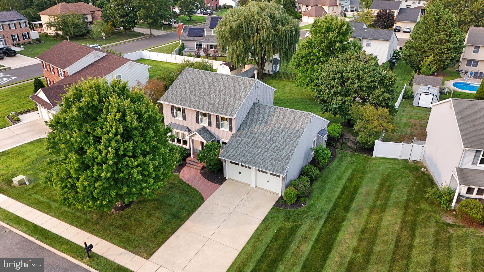 8 WILLIAMSBURG COURT