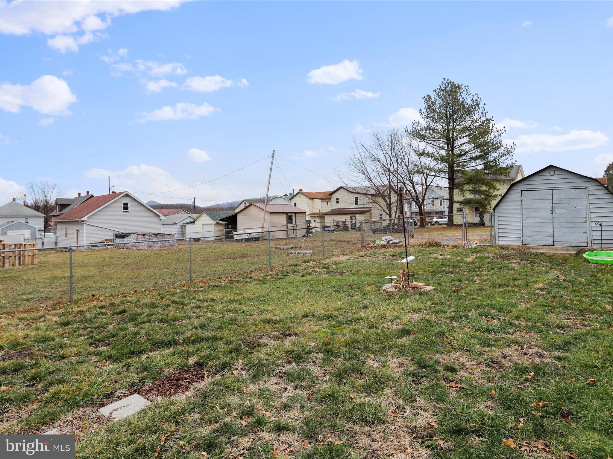 WEST END - Residential