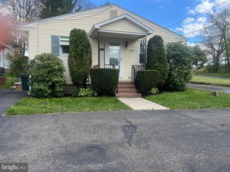 WELCOME TO THIS MOVE IN READY SINGLE RANCH RAMBLER ONE FLOOR LIVING.  JUST 2 MINUTES FROM I-81.  AND 1 MINUTE FROM RT 61 AND GREAT RESTAURANTS WITHIN WALKING DISTANCE IN HIGHLY SOUGHT AFTER FRACKVILLE,   WEST MAHANOY TOWNSHIP.    SHENANDOAH VALLEY SCHOOLS.   THIS HOME FEATURES 3 NICE BEDROOMS WITH LARGE CLOSETS,  LIVING ROOM  IS FILLED WITH NATURAL LIGHT AND PLENTY OF SPACE  FOR ENTERTAINING OR JUST RELAXING.  UP DATED FULL BATHROOM WITH LARGE WALK IN SHOWER.  OUTSIDE ENJOY A LARGE DECK FOR ENTERTAINING OR JUST FAMILY FUN.  SPACIOUS EAT IN KITCHEN WITH ABUNDANT CABINETS AND COUNTER SPACE.   LARGE LAUNDRY ROOM WITH PANTRY AND LOTS OF STORAGE SPACE.  ENTRY LEVEL BEDROOM.  OIL FURNACE.