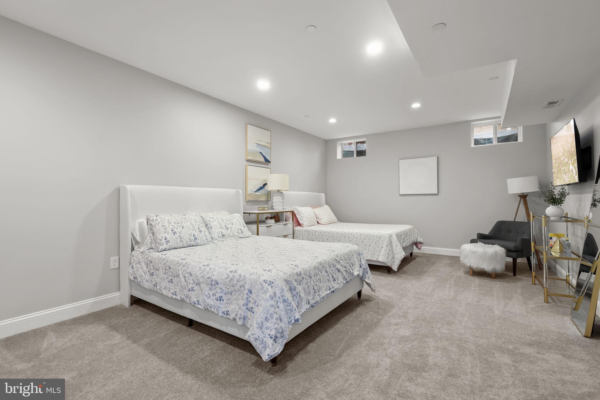 WATERS EDGE - Residential