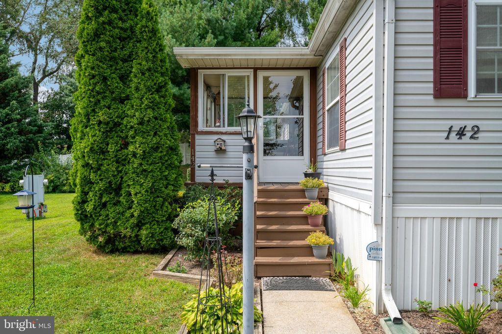 Photo of 142 GREENBRIAR CIR, LANCASTER, PA 17603 (MLS # PALA2039742)