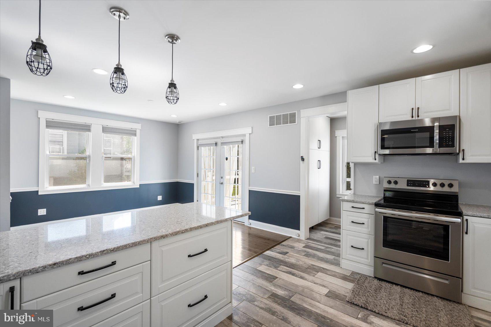 BEVERLY HILLS - Residential