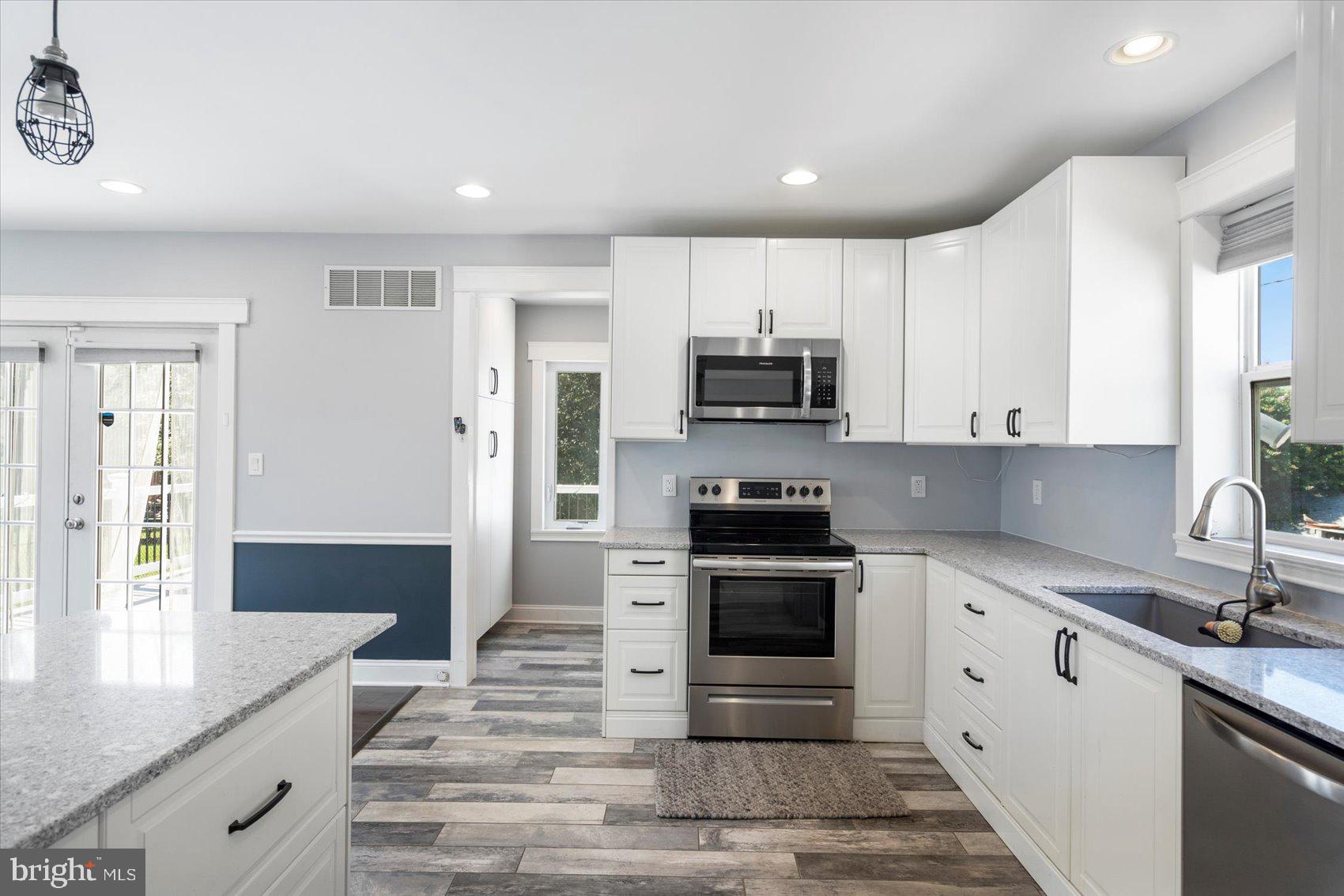 BEVERLY HILLS - Residential