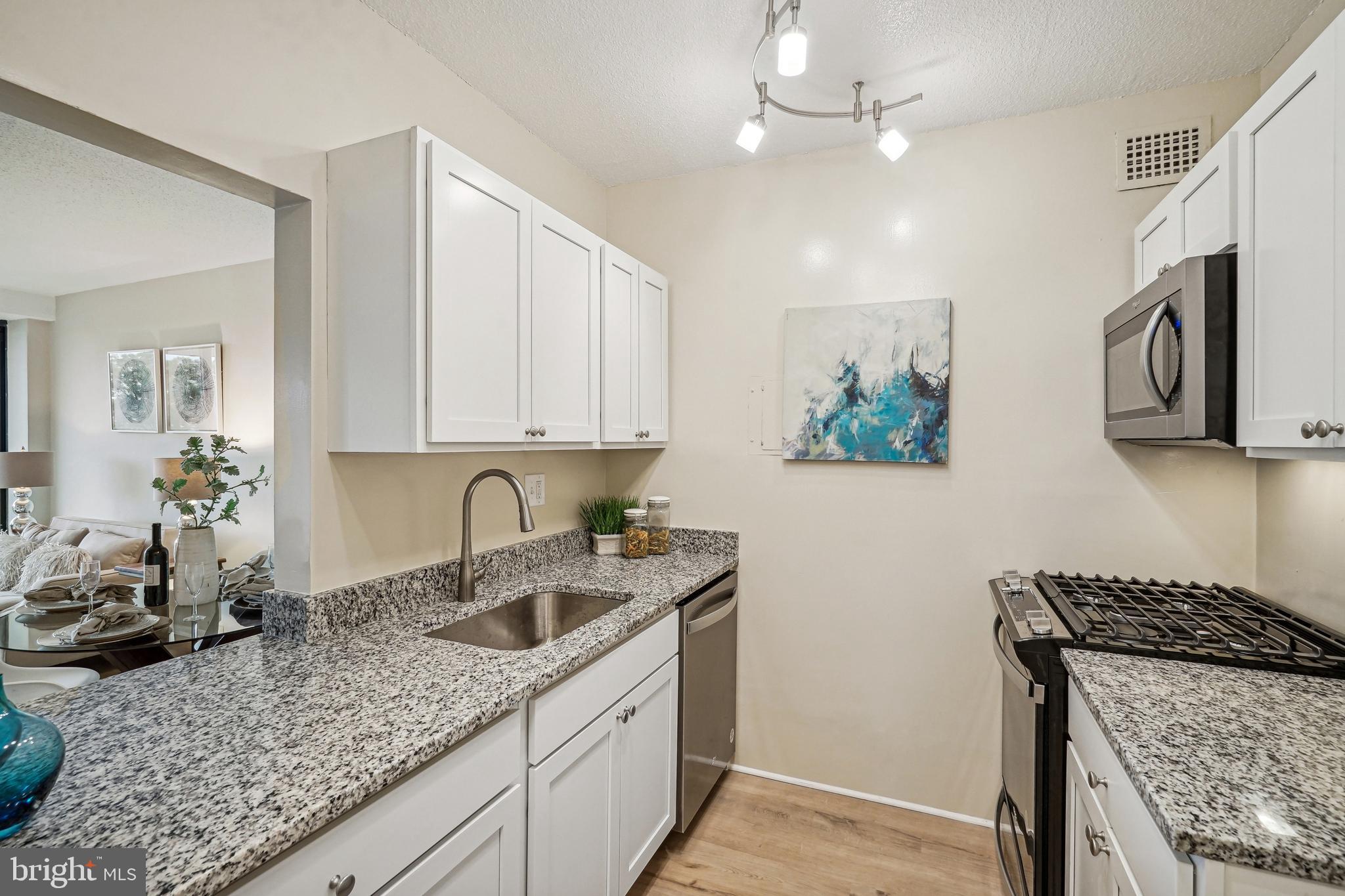 HYDE PARK - Residential