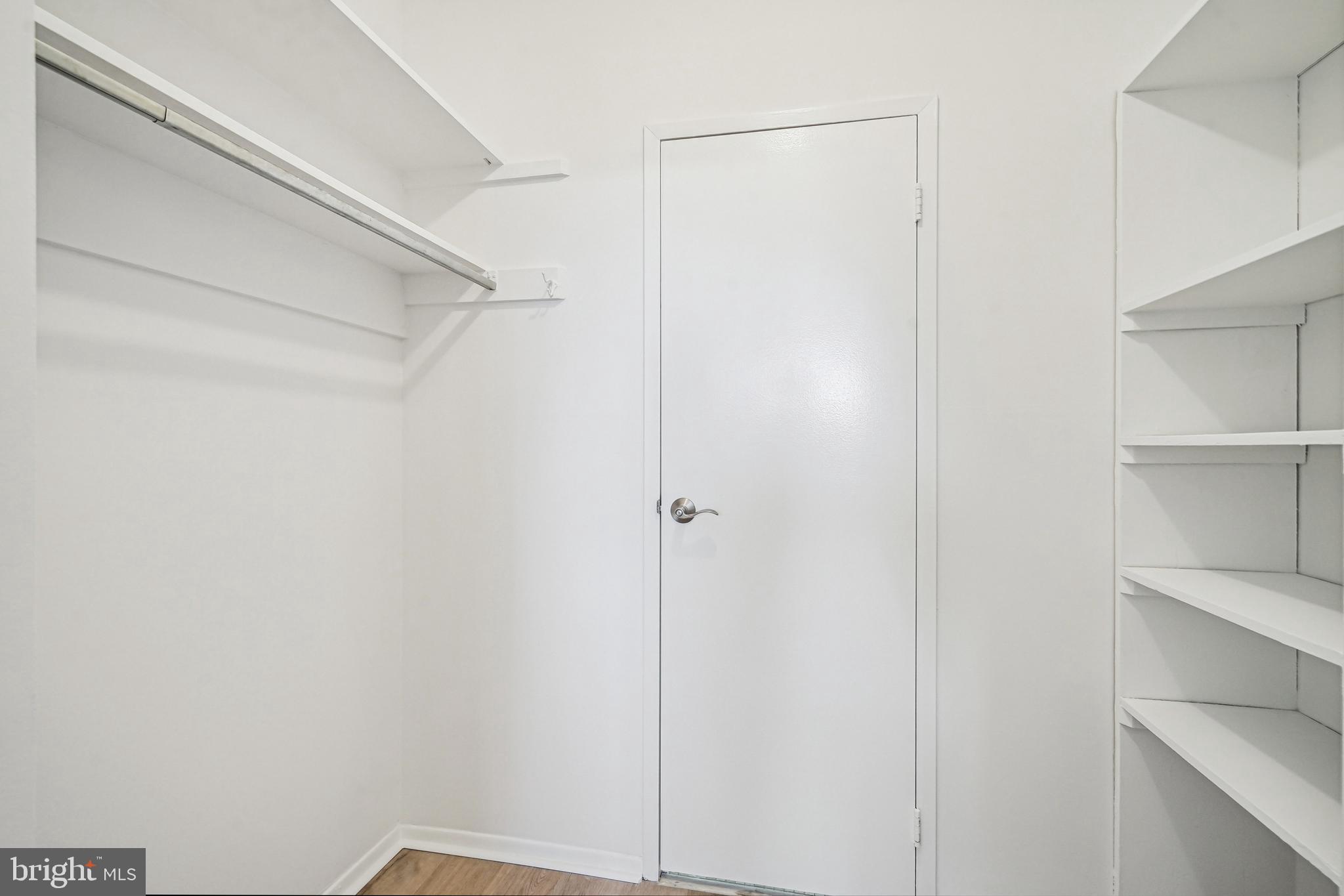 HYDE PARK - Residential