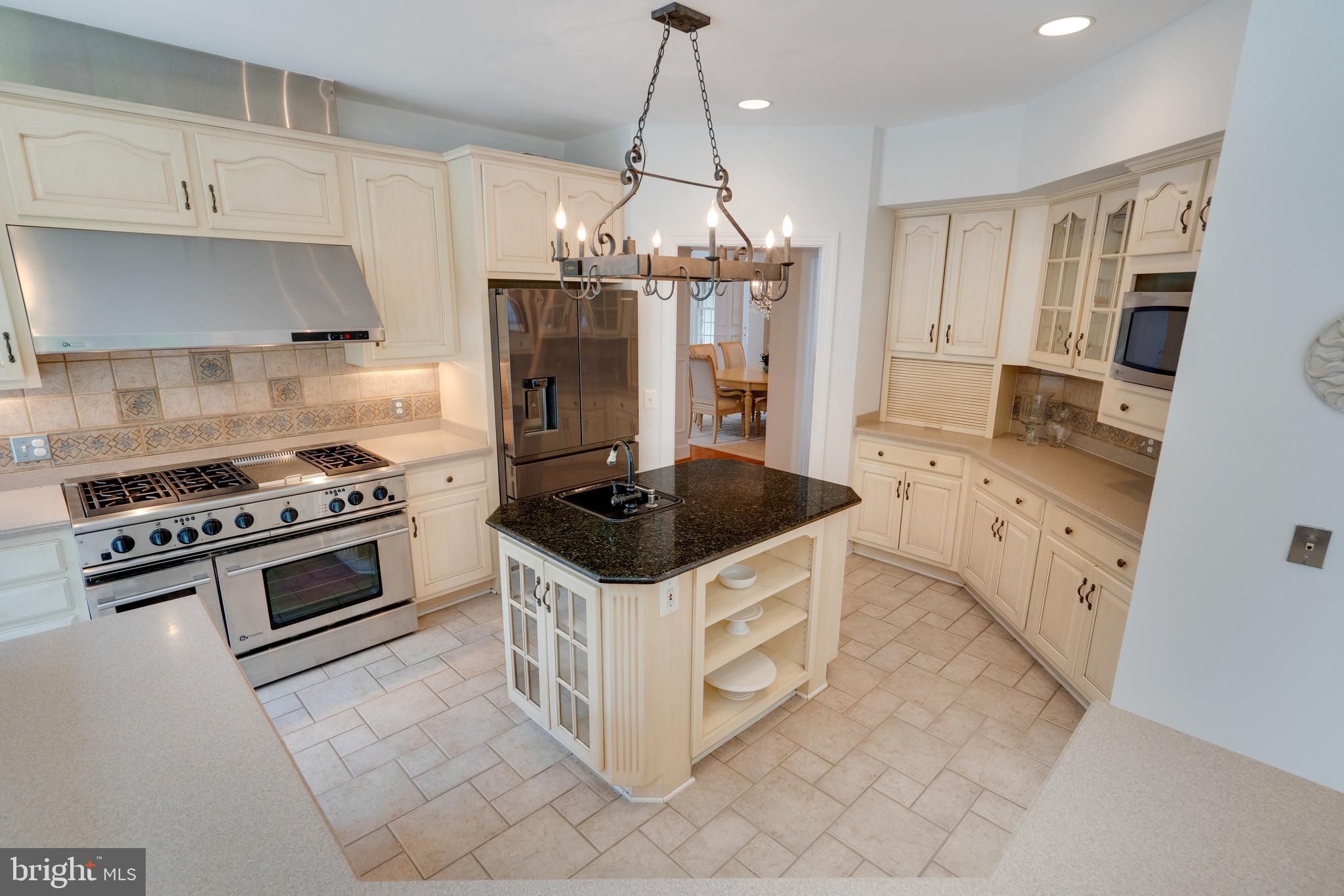 HAMPTON HILLS - Residential