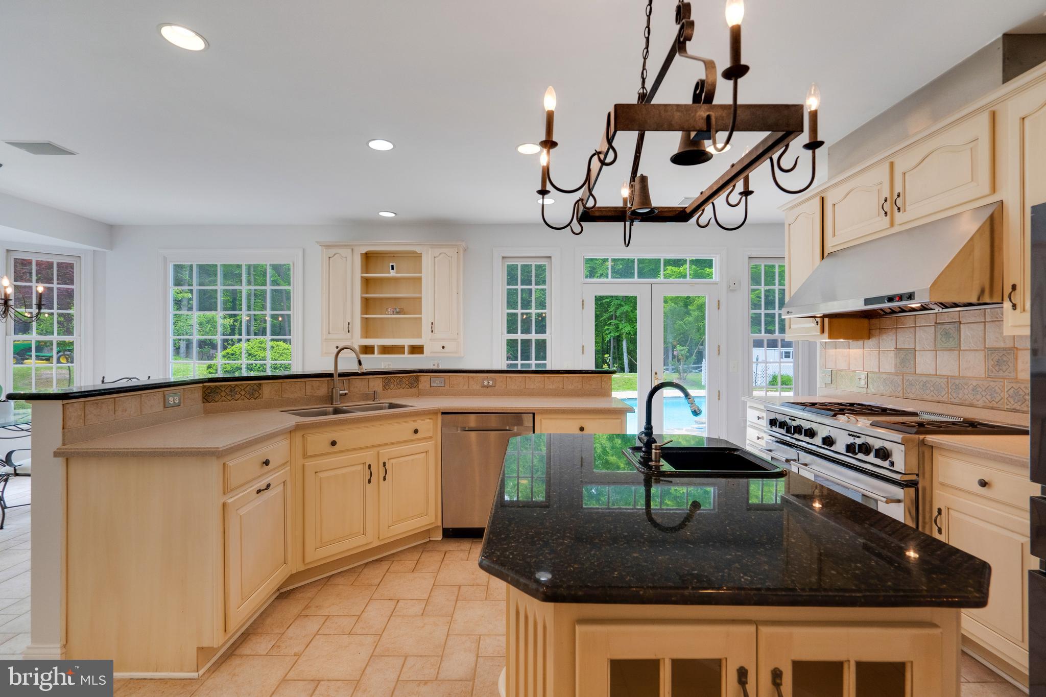 HAMPTON HILLS - Residential