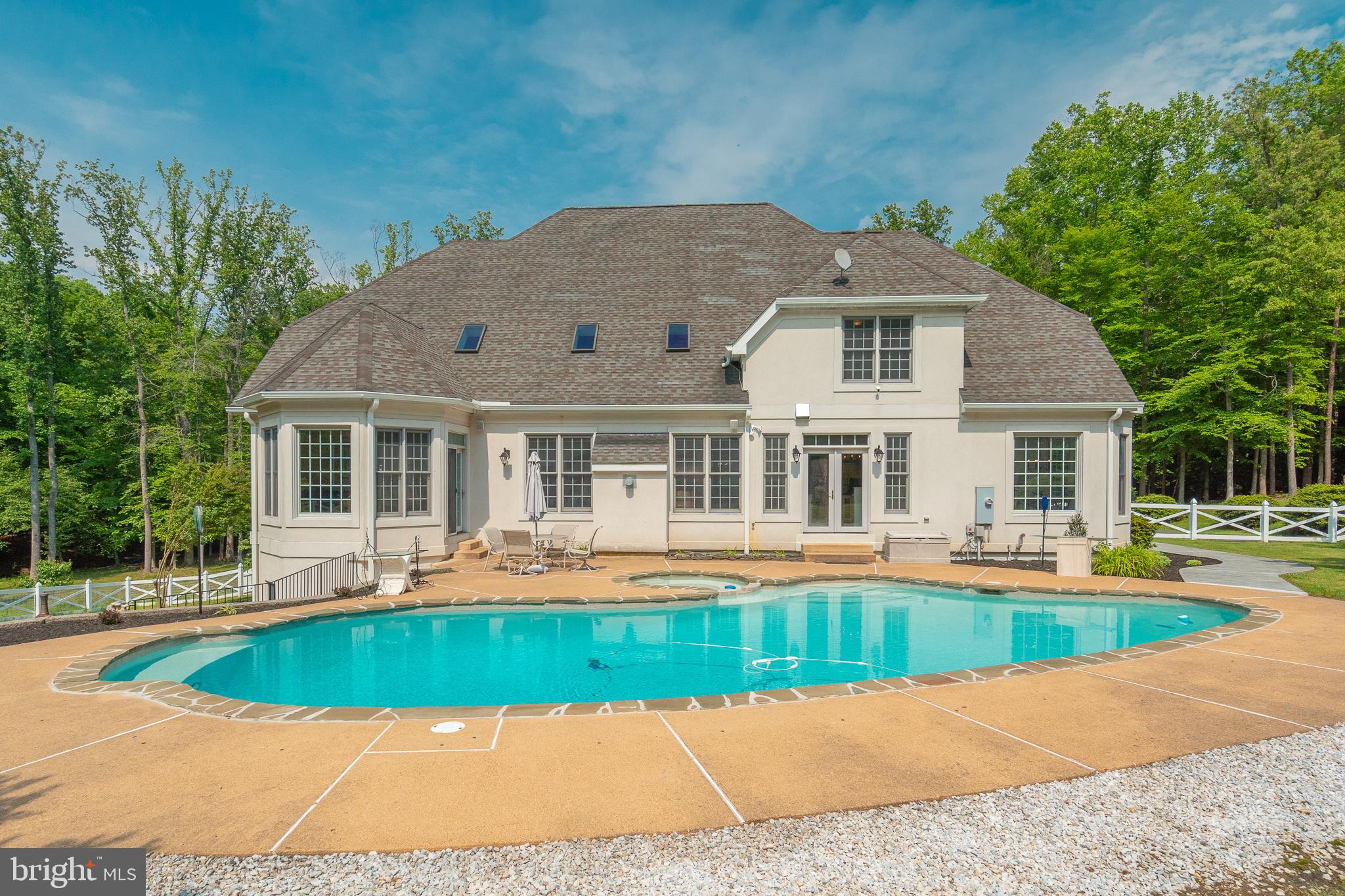 HAMPTON HILLS - Residential