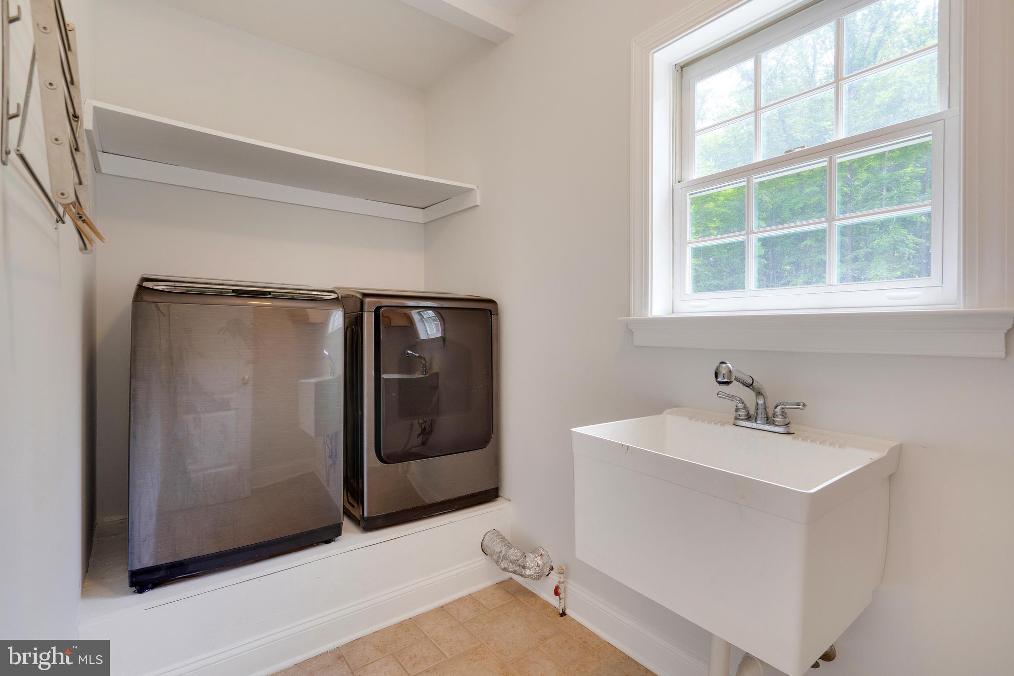 HAMPTON HILLS - Residential