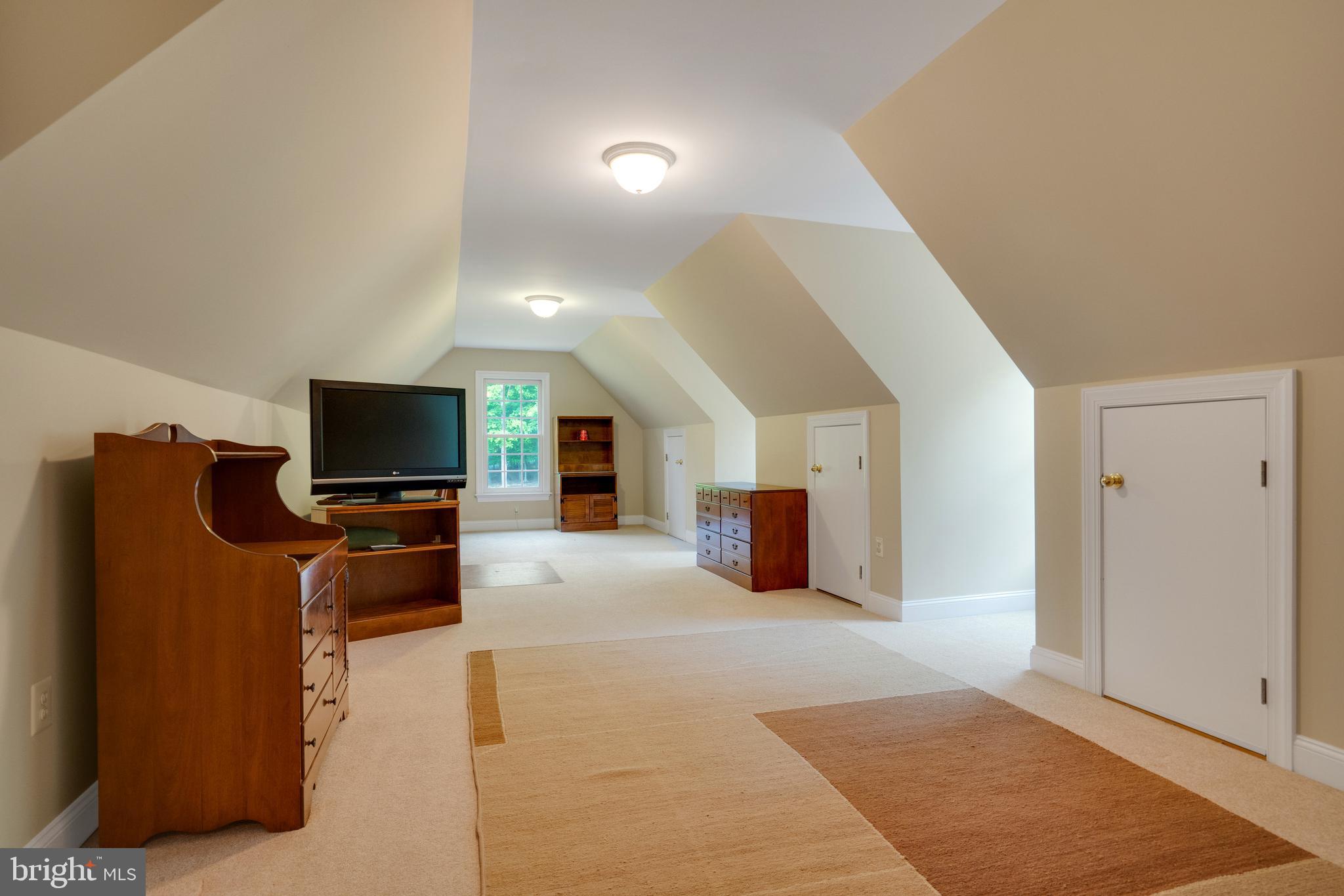 HAMPTON HILLS - Residential