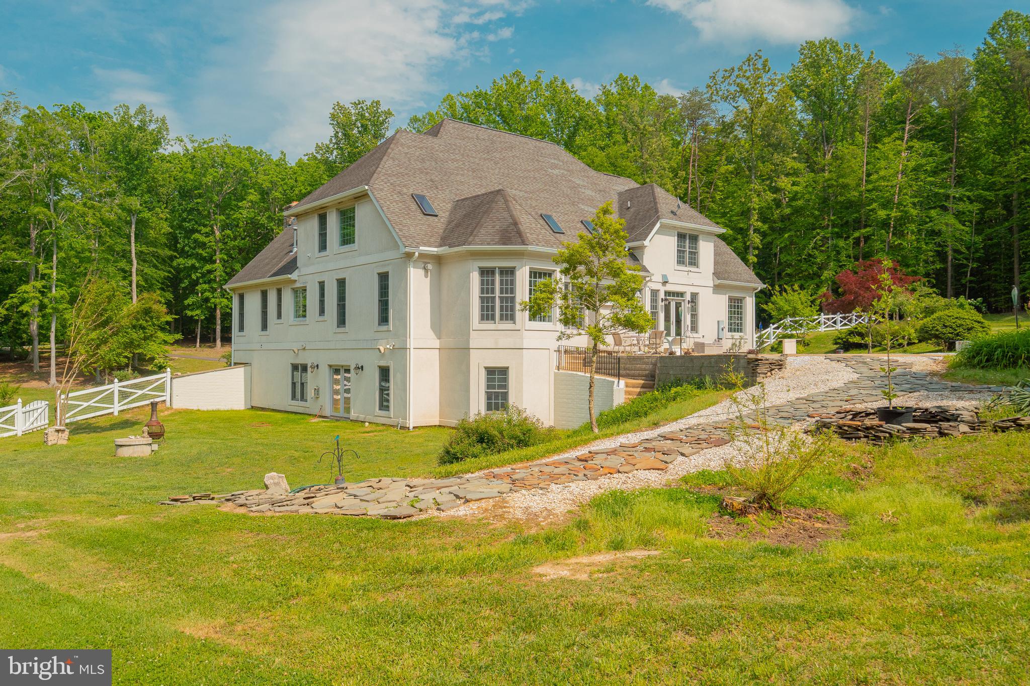 HAMPTON HILLS - Residential