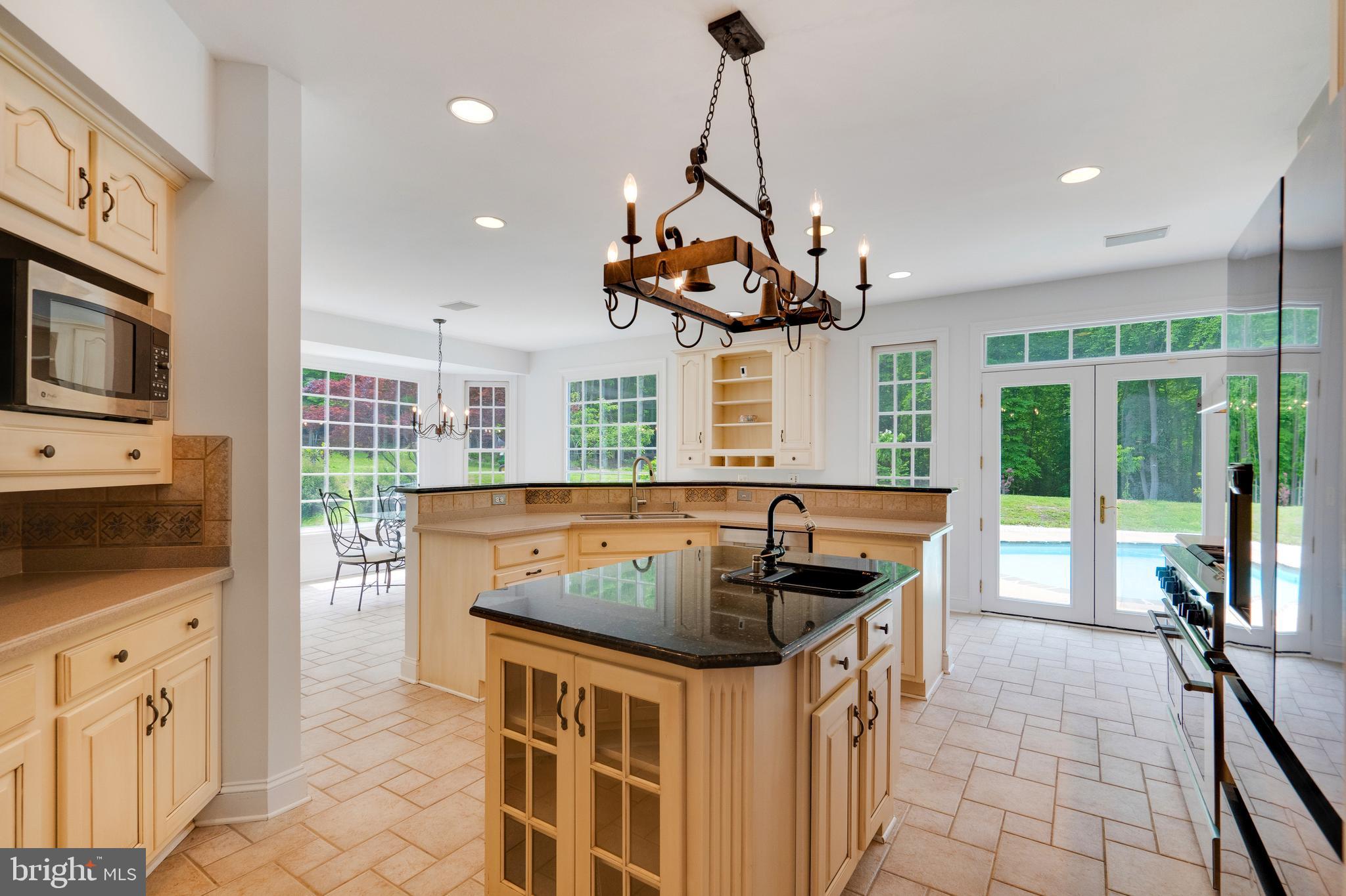 HAMPTON HILLS - Residential