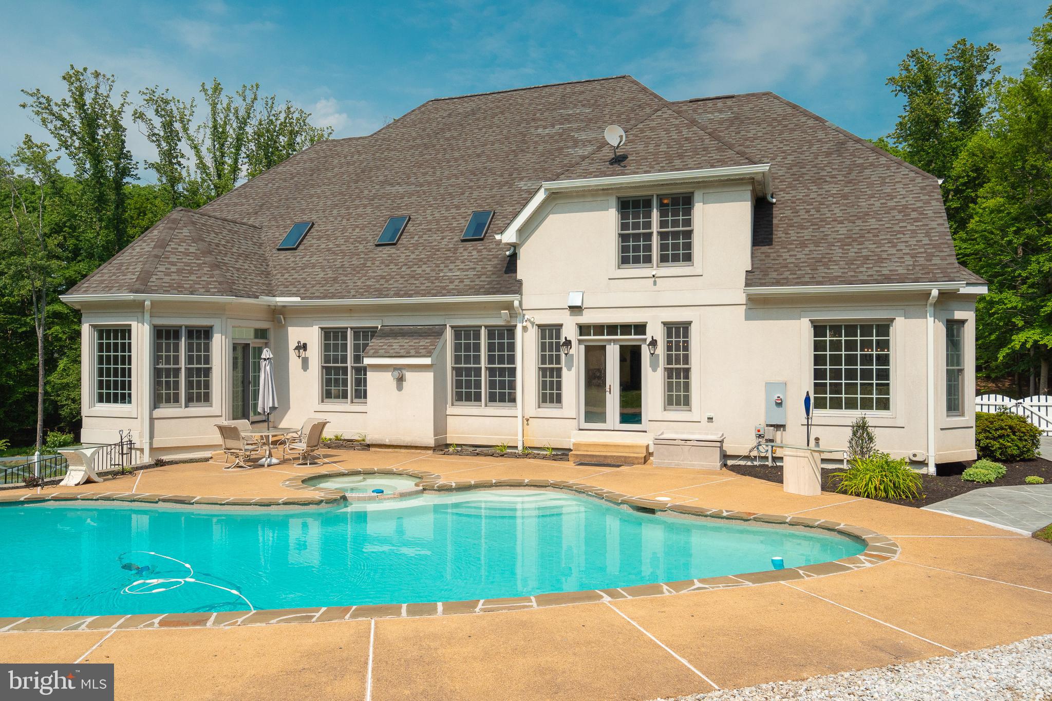 HAMPTON HILLS - Residential