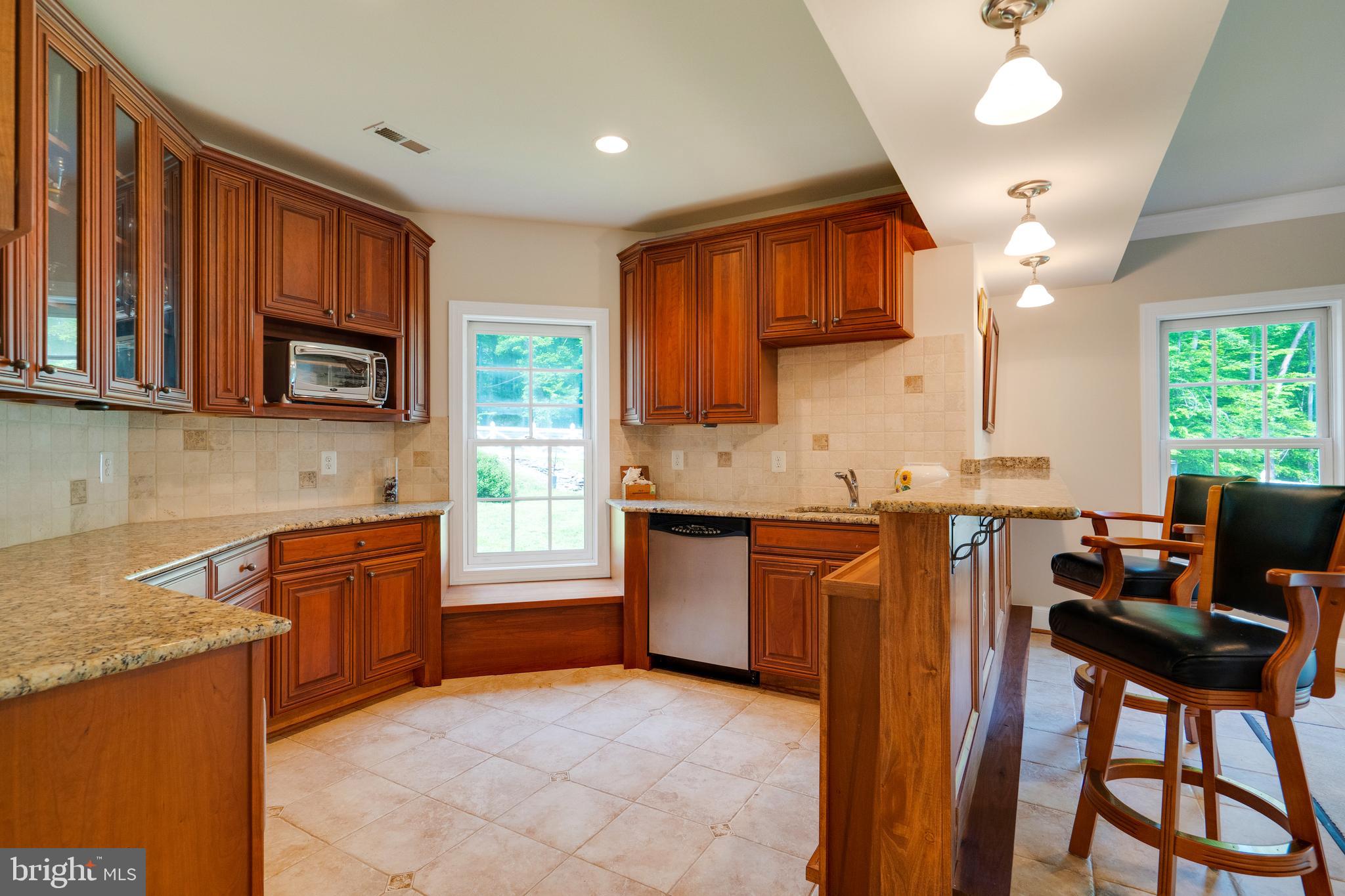 HAMPTON HILLS - Residential