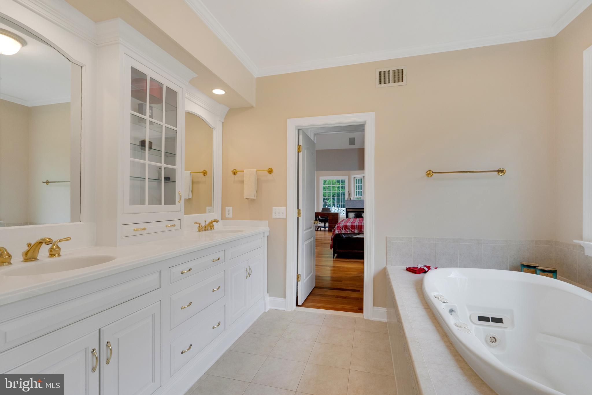 HAMPTON HILLS - Residential