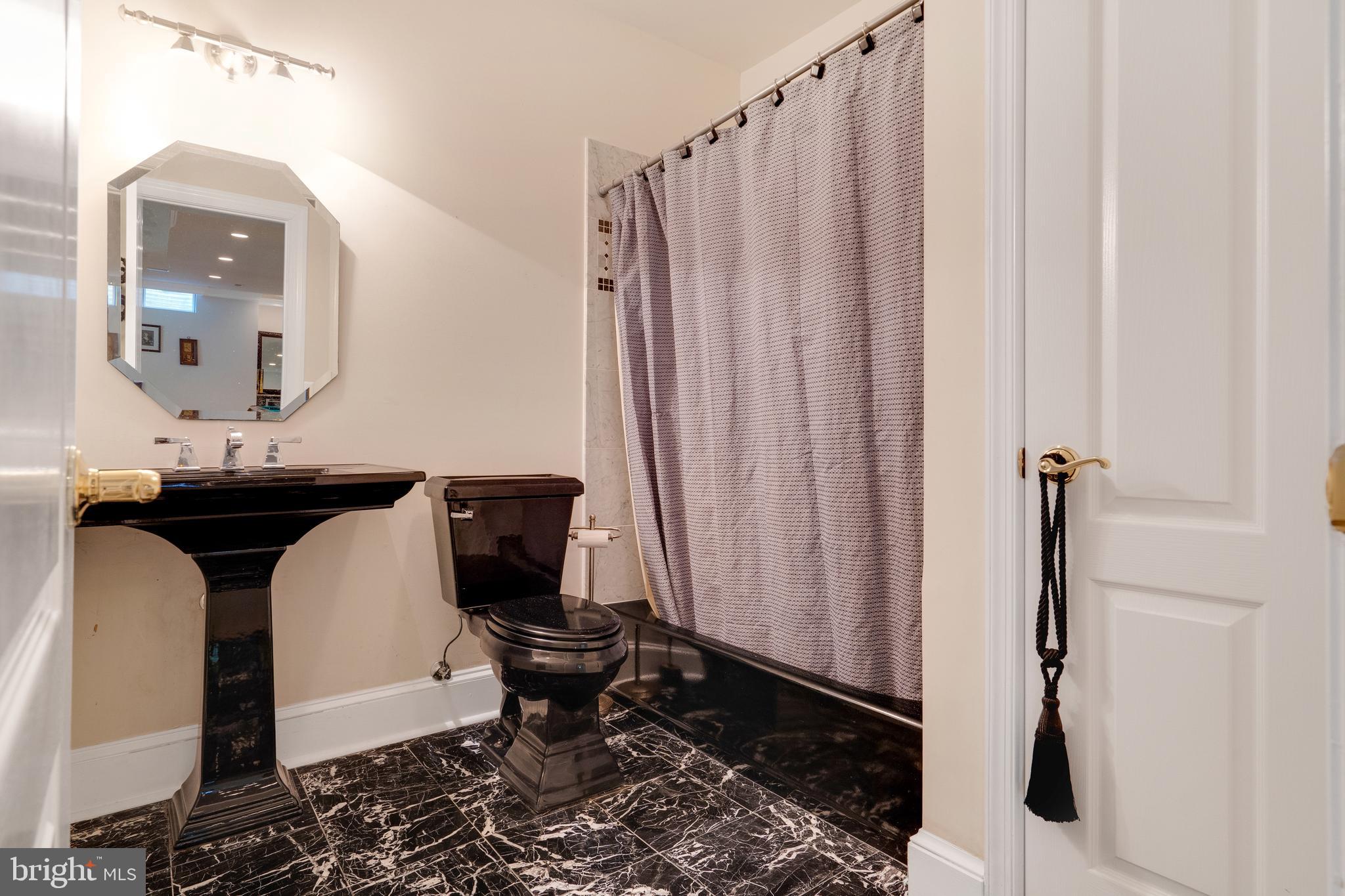 HAMPTON HILLS - Residential