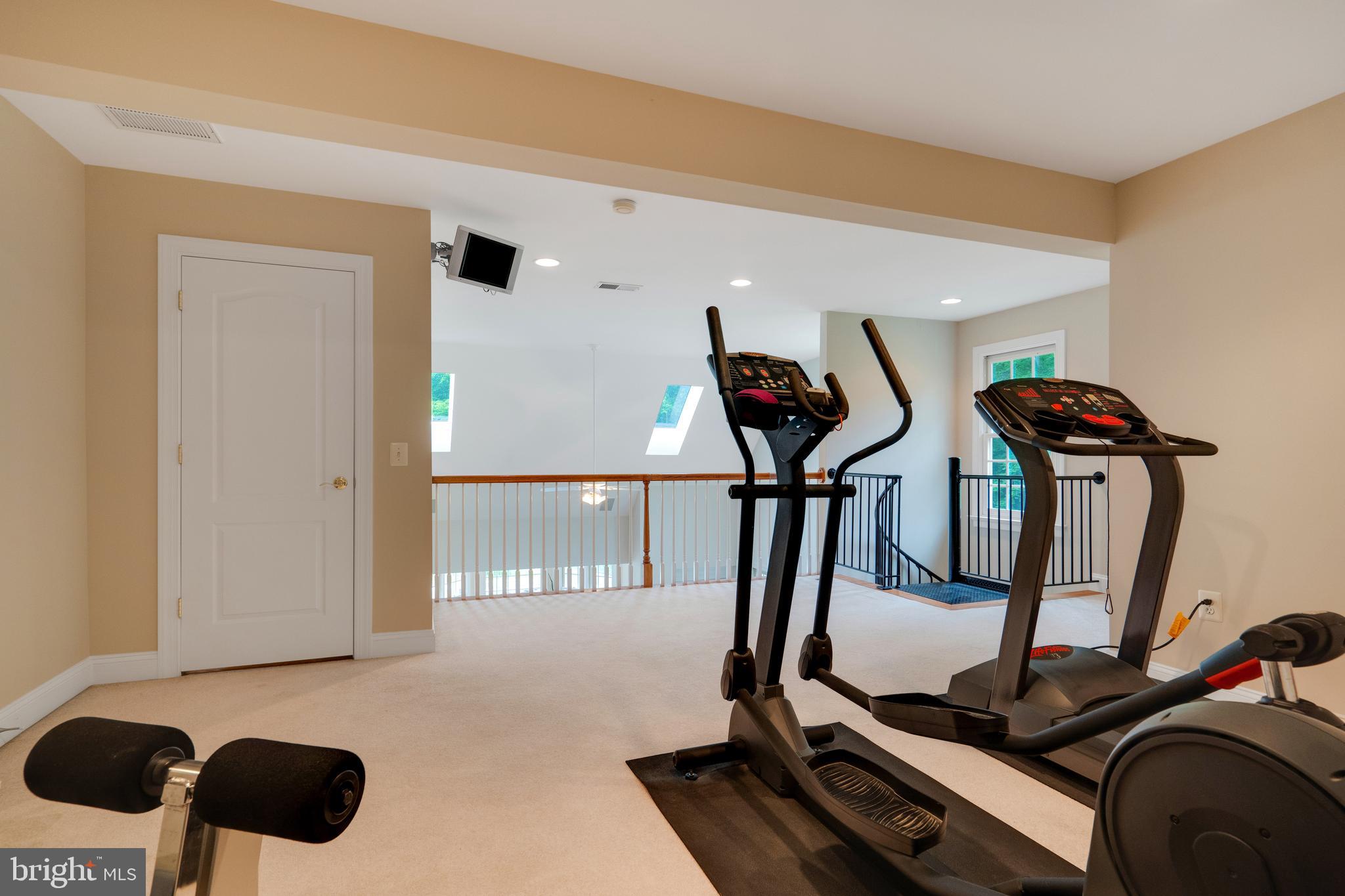 HAMPTON HILLS - Residential