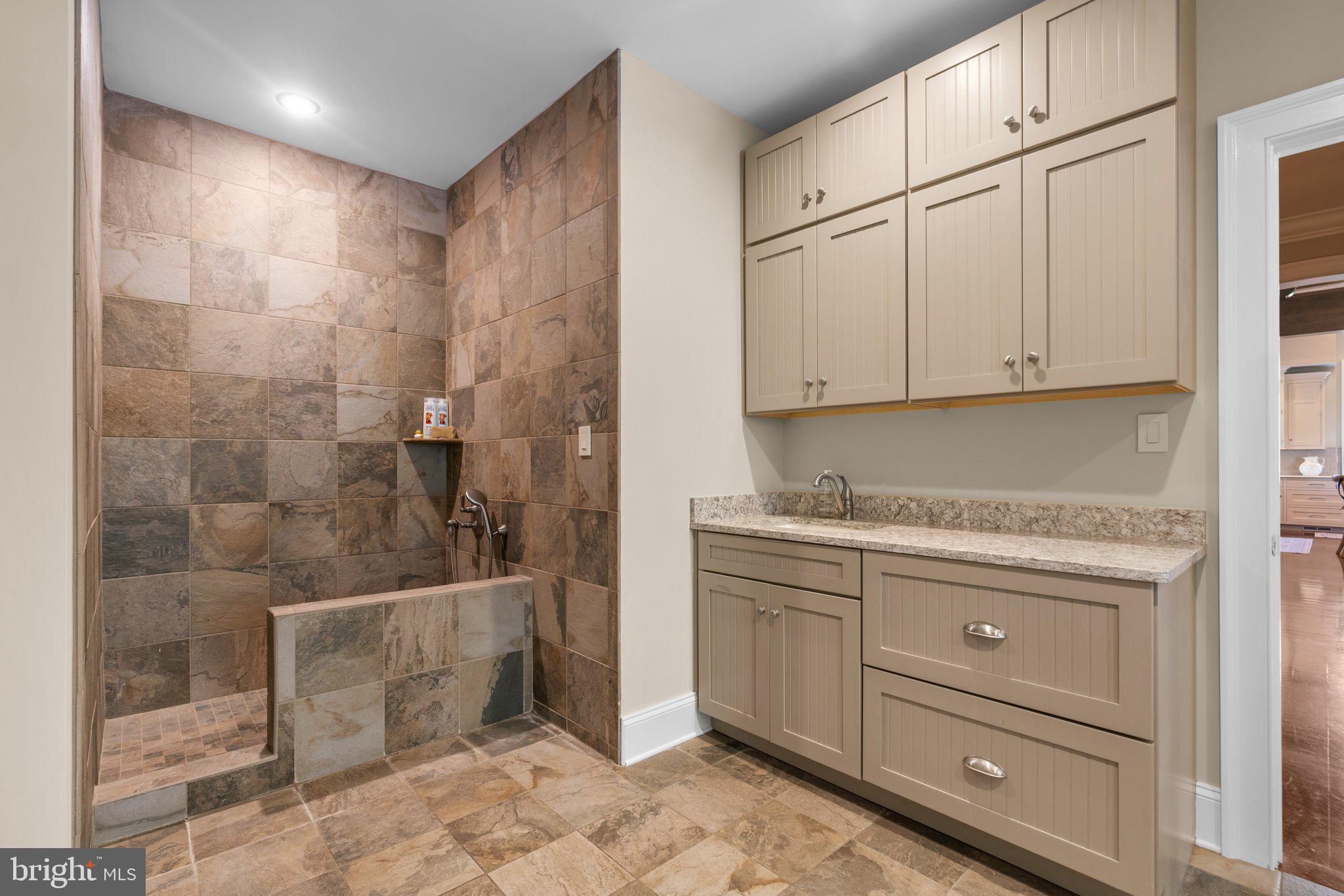 PATERNAL GIFT FARM - Residential