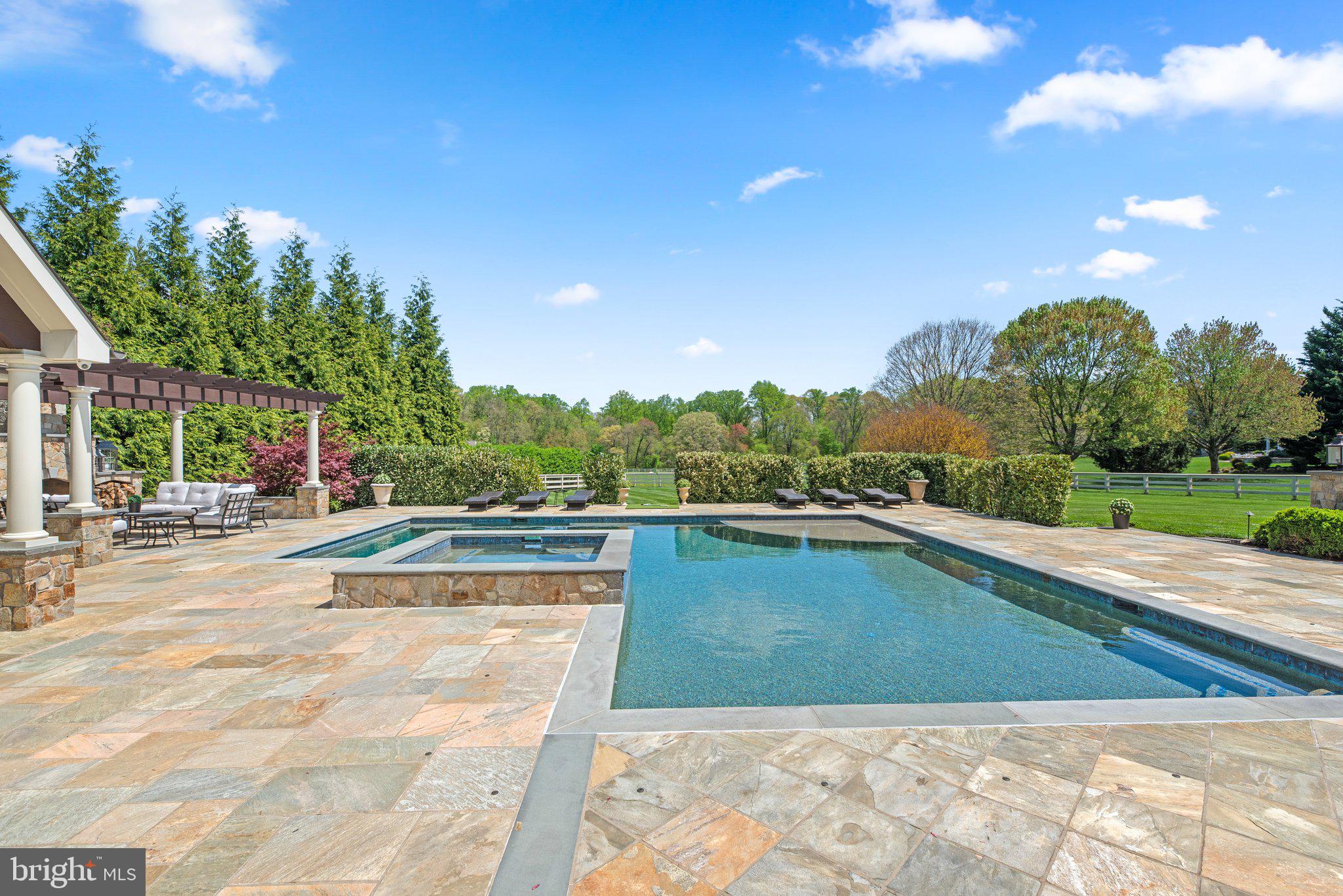 PATERNAL GIFT FARM - Residential