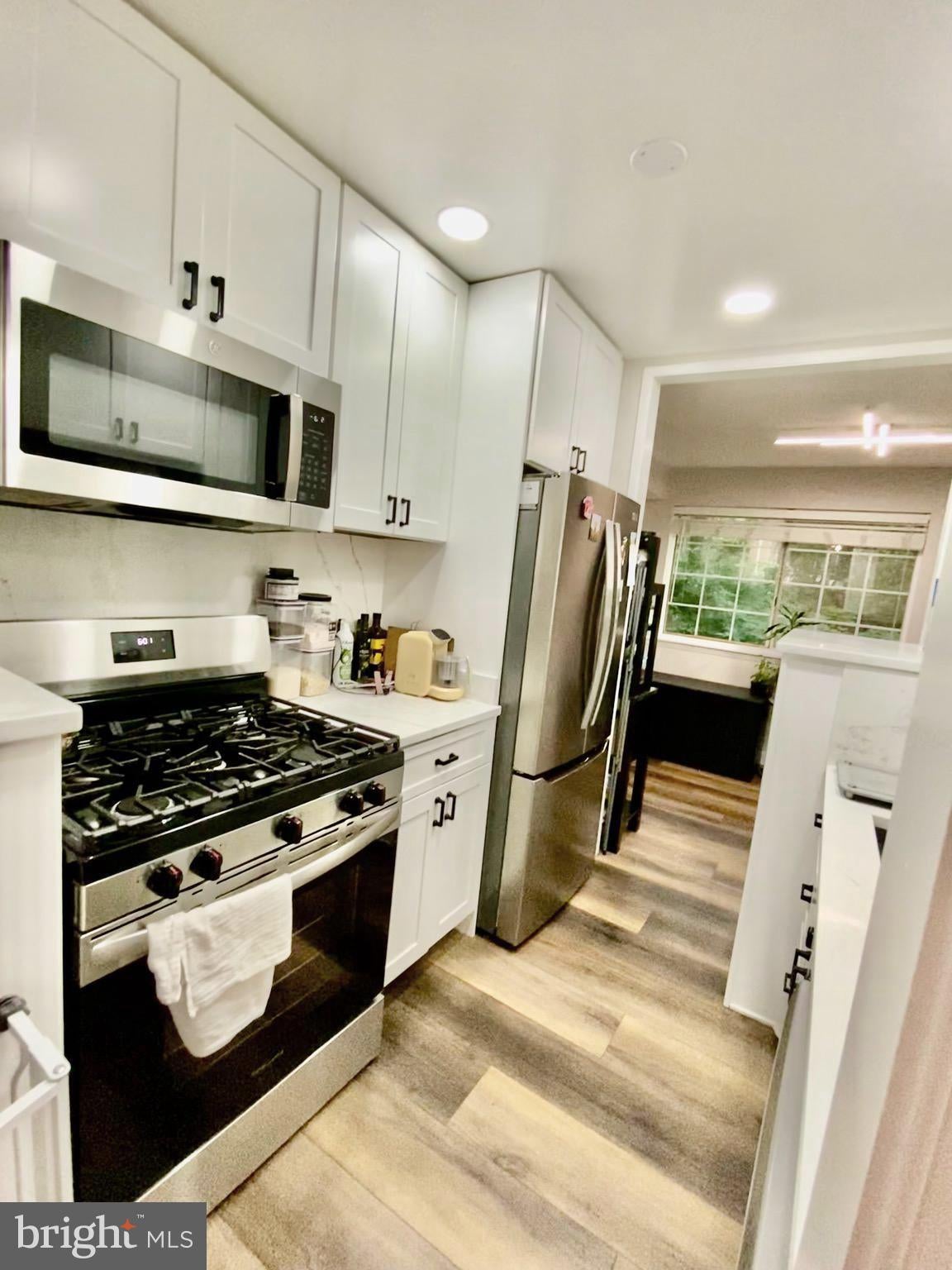 1533 COLONIAL DRIVE T2