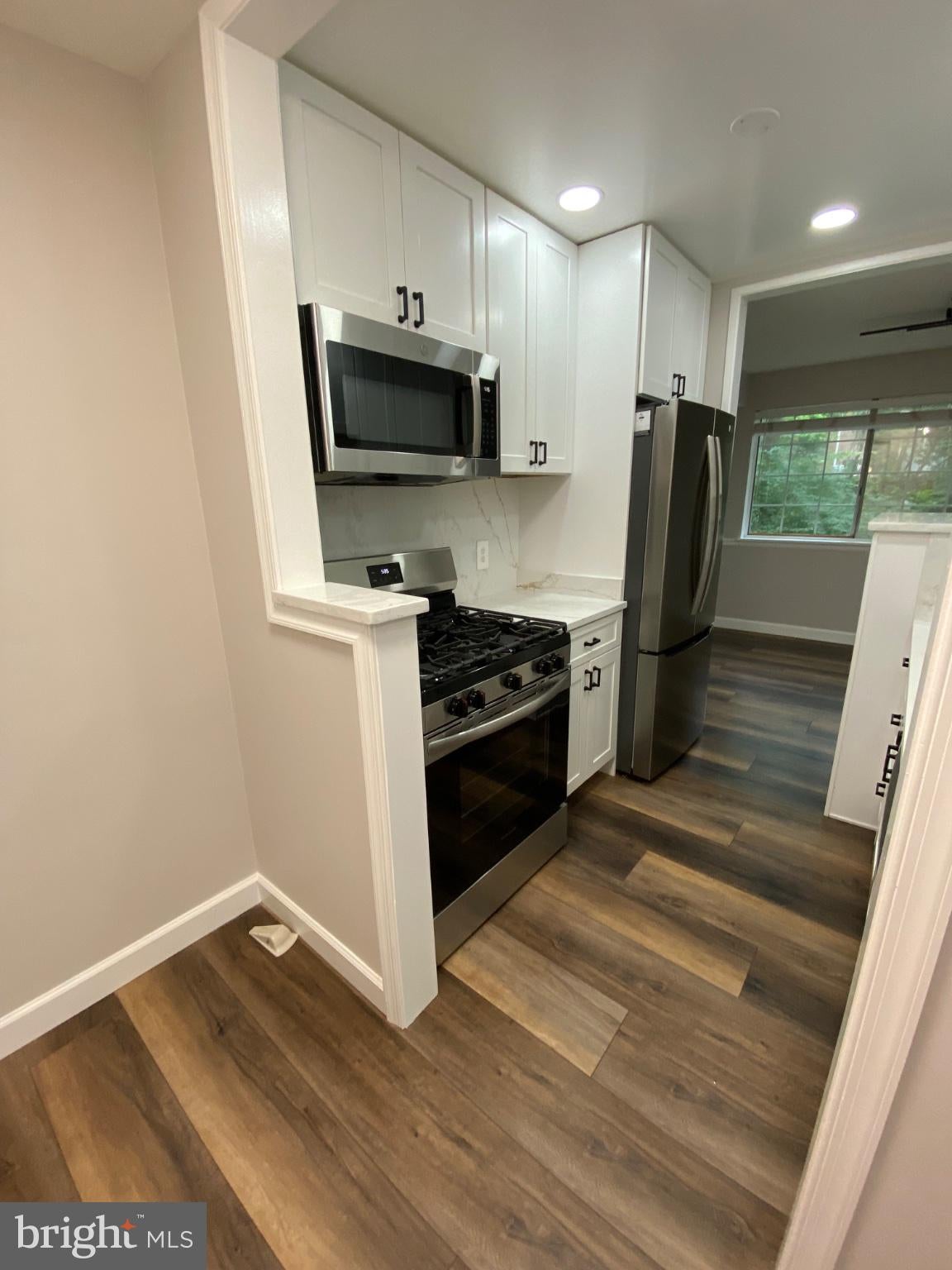 1533 COLONIAL DRIVE T2