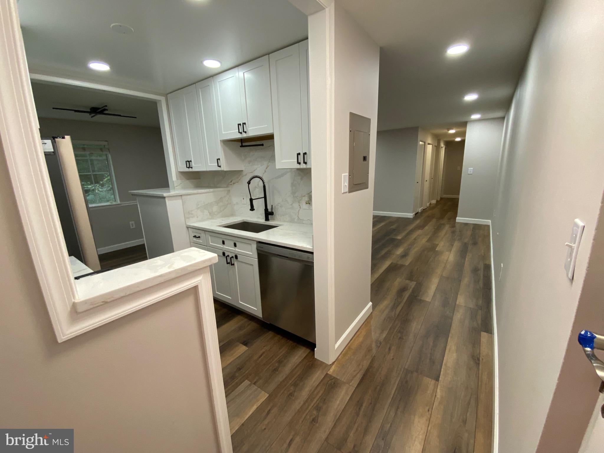 1533 COLONIAL DRIVE T2