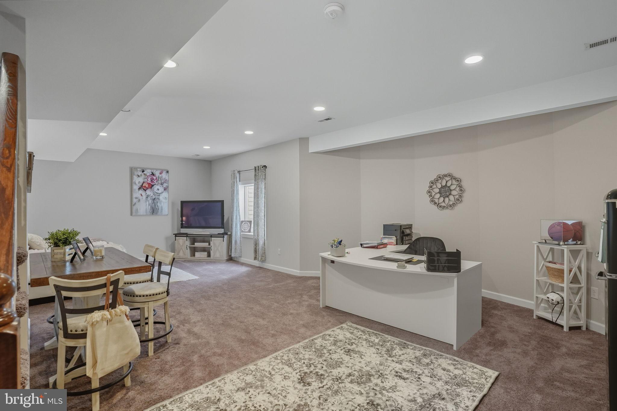 WOLFE POINTE - Residential