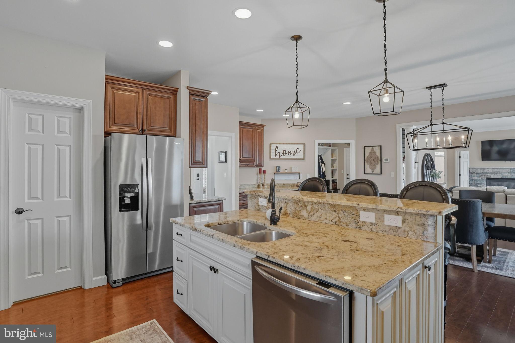 WOLFE POINTE - Residential