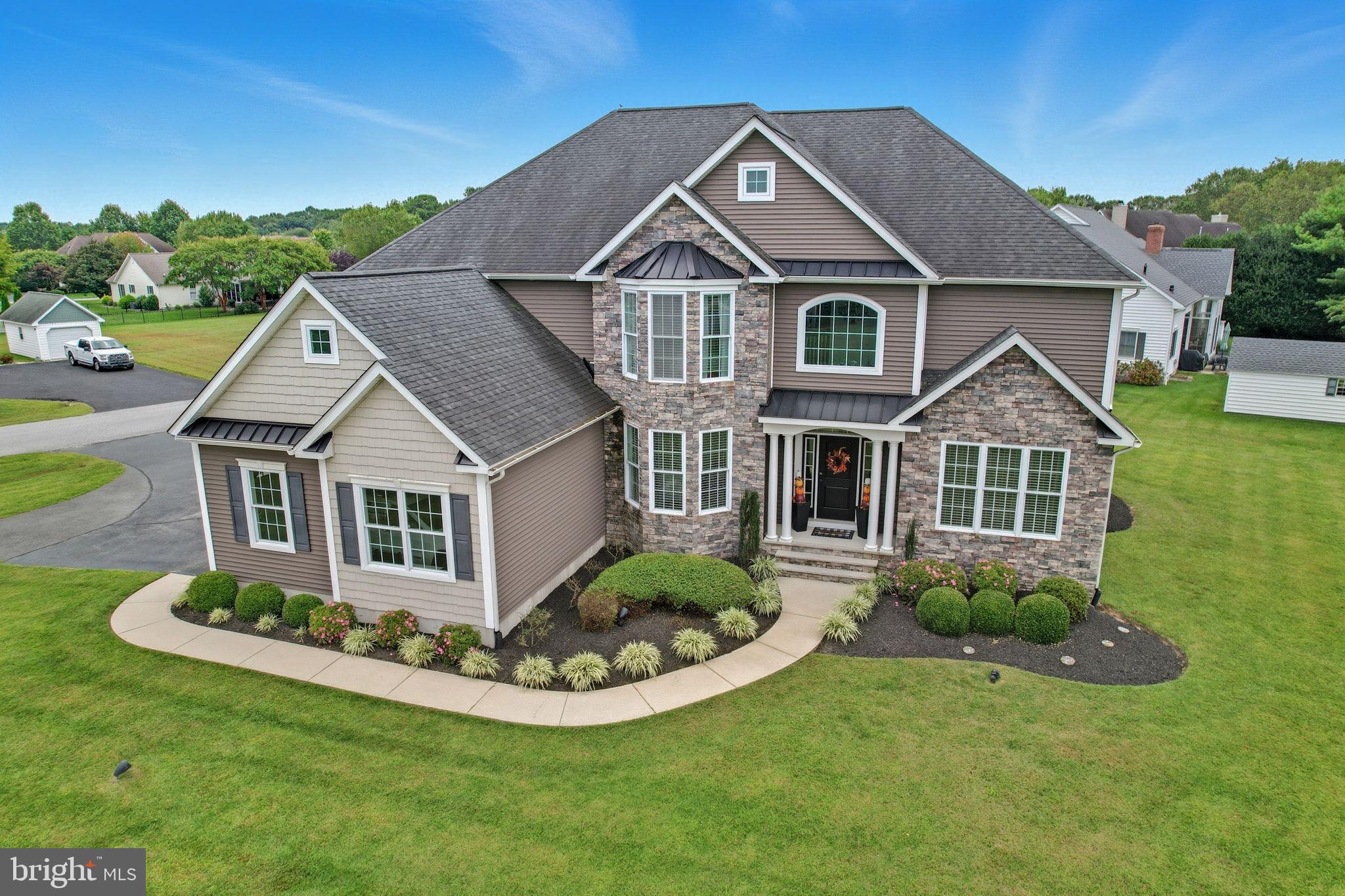 WOLFE POINTE - Residential