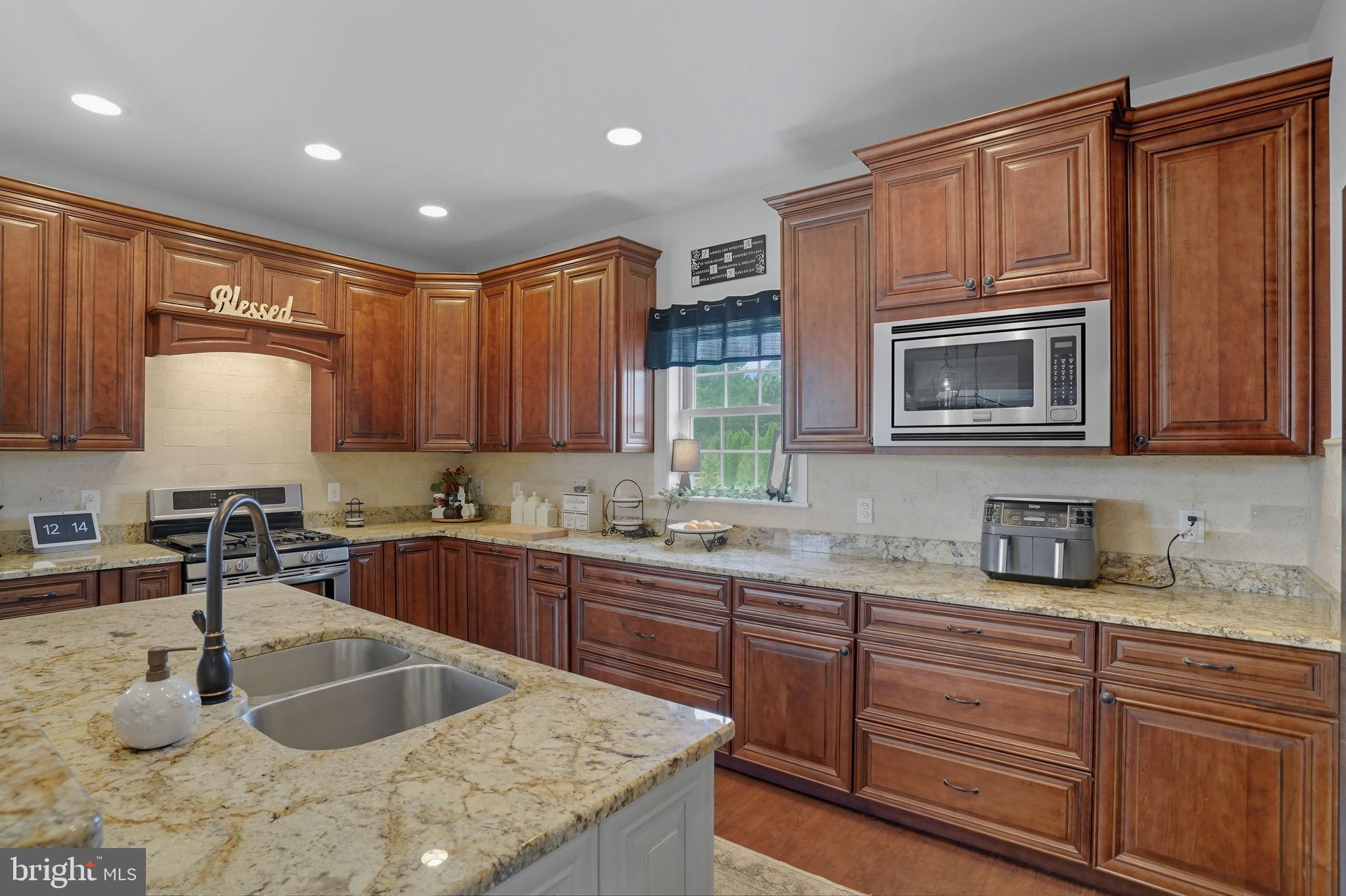 WOLFE POINTE - Residential