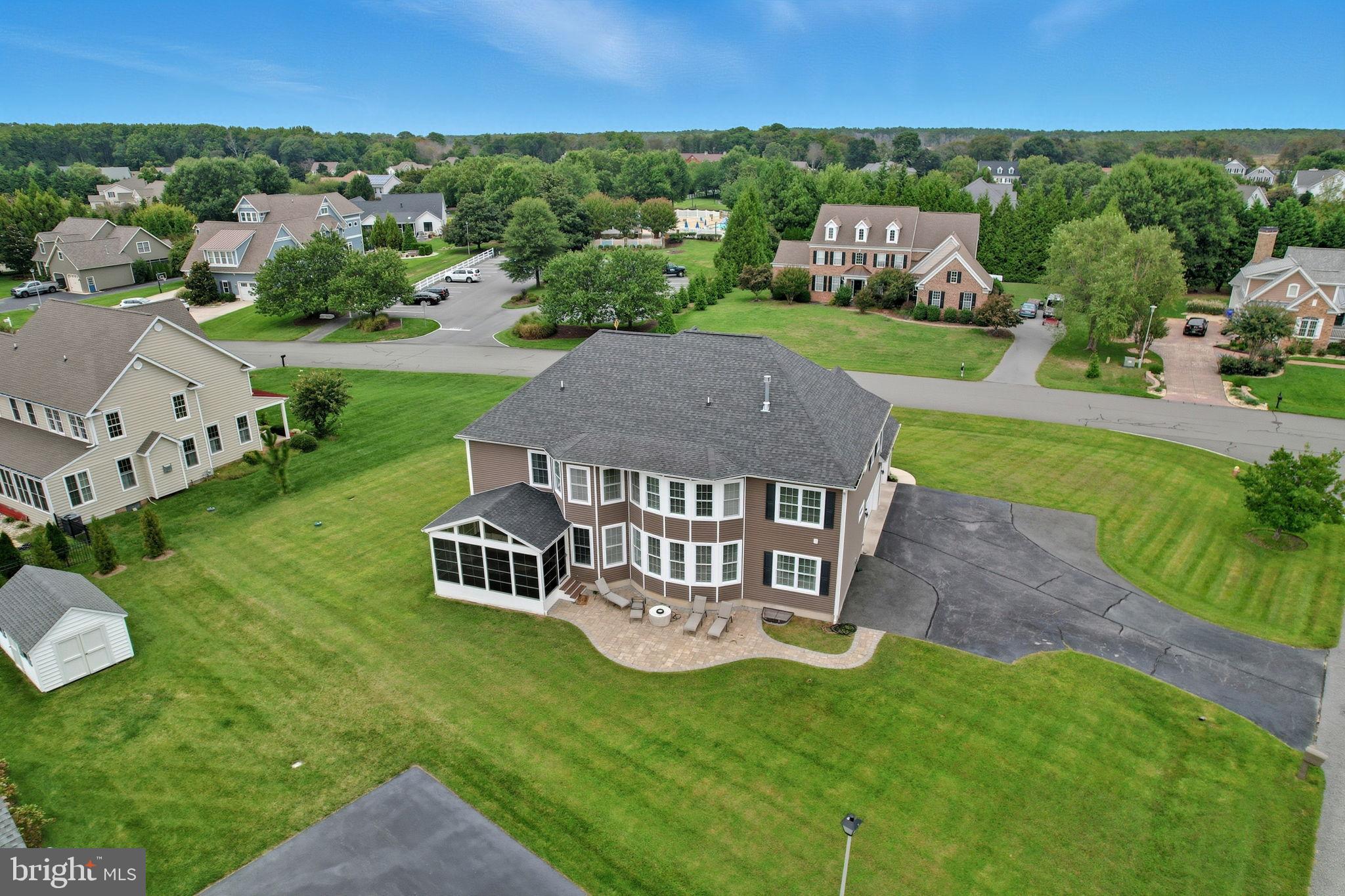 WOLFE POINTE - Residential