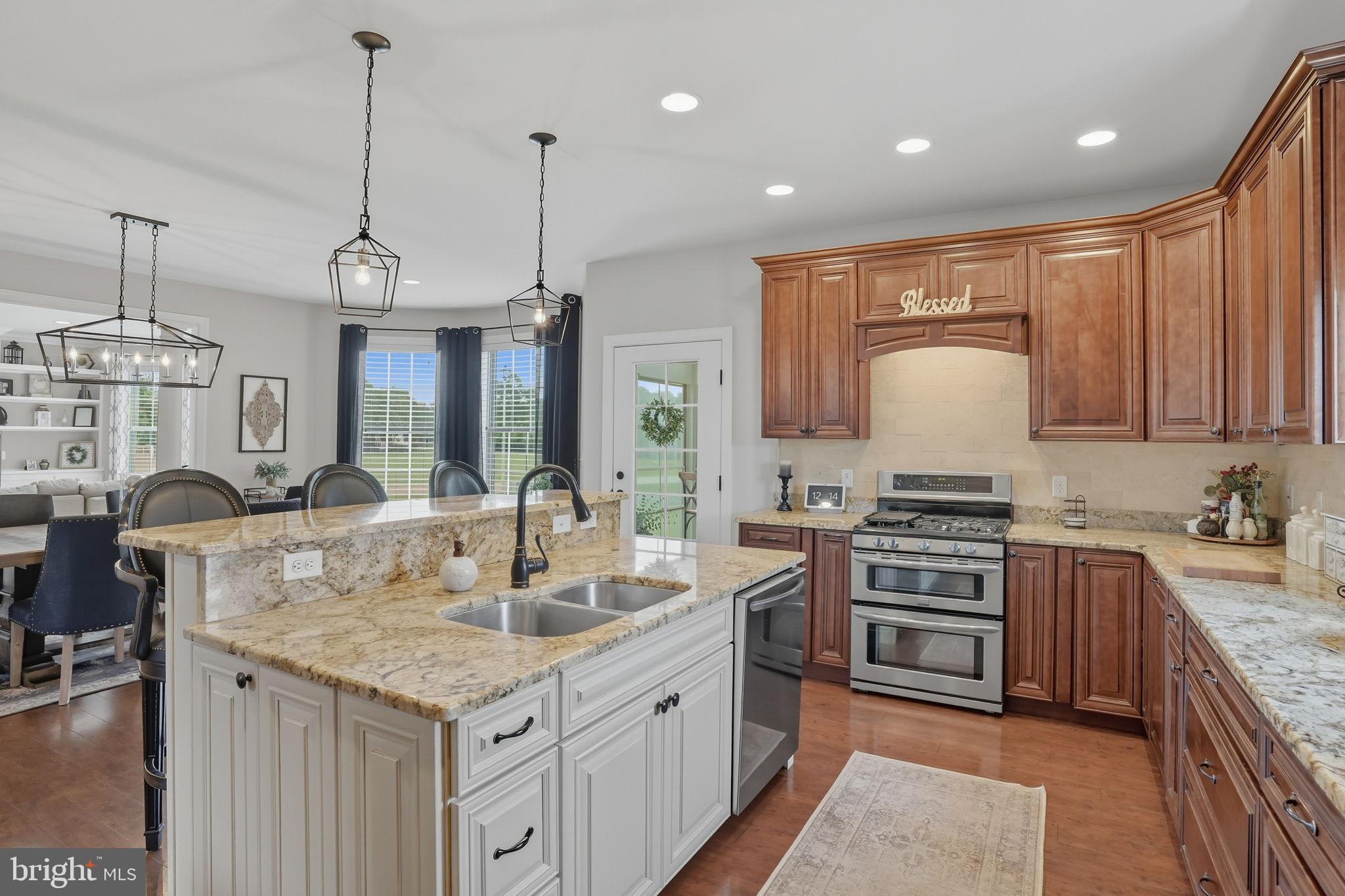 WOLFE POINTE - Residential