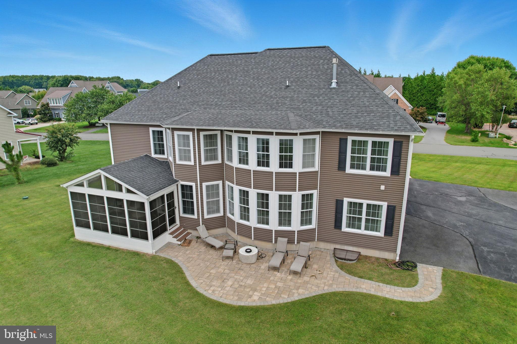 WOLFE POINTE - Residential