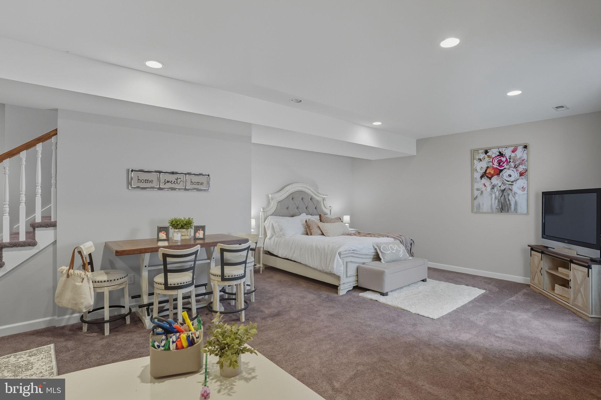 WOLFE POINTE - Residential