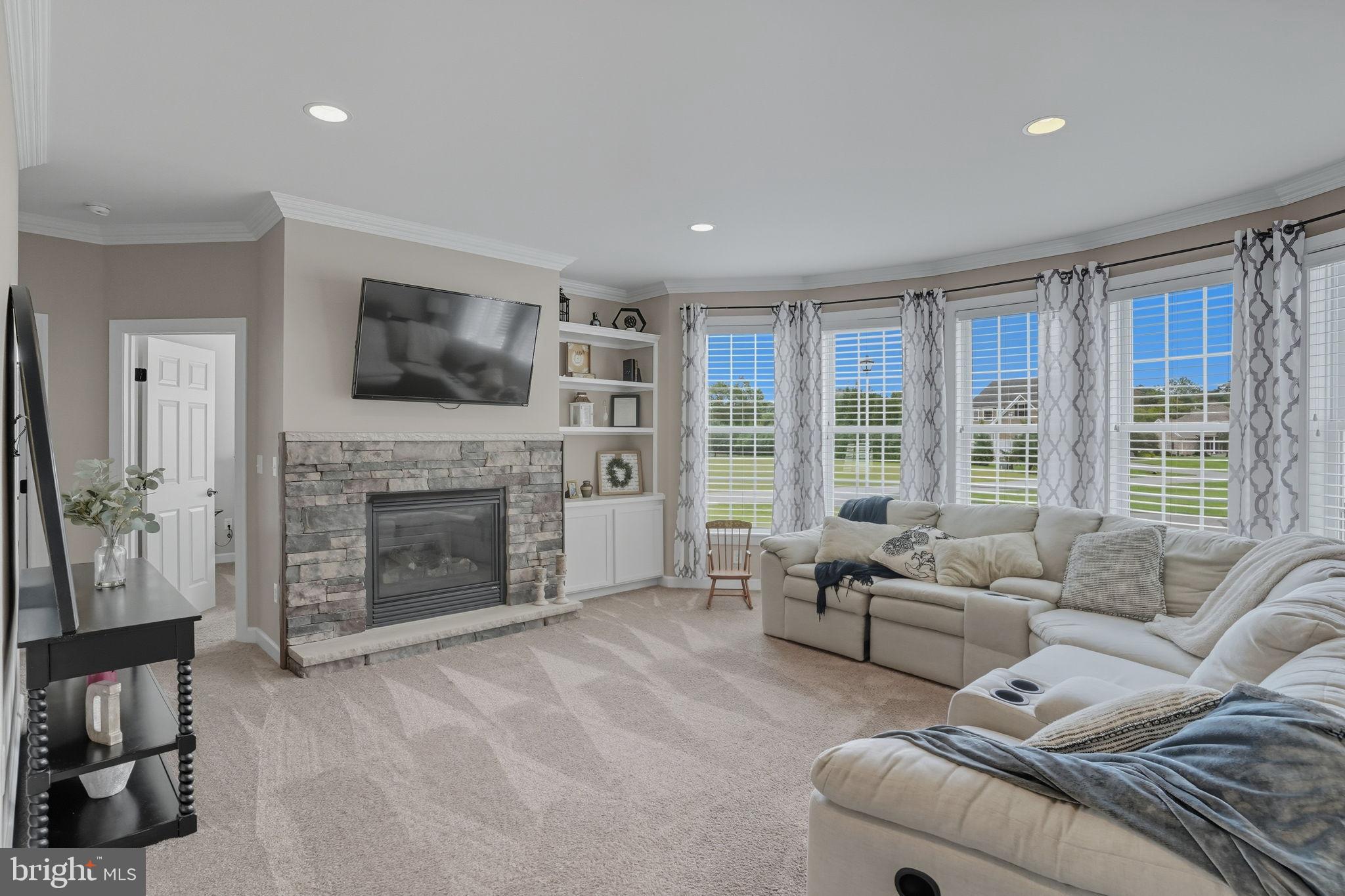 WOLFE POINTE - Residential