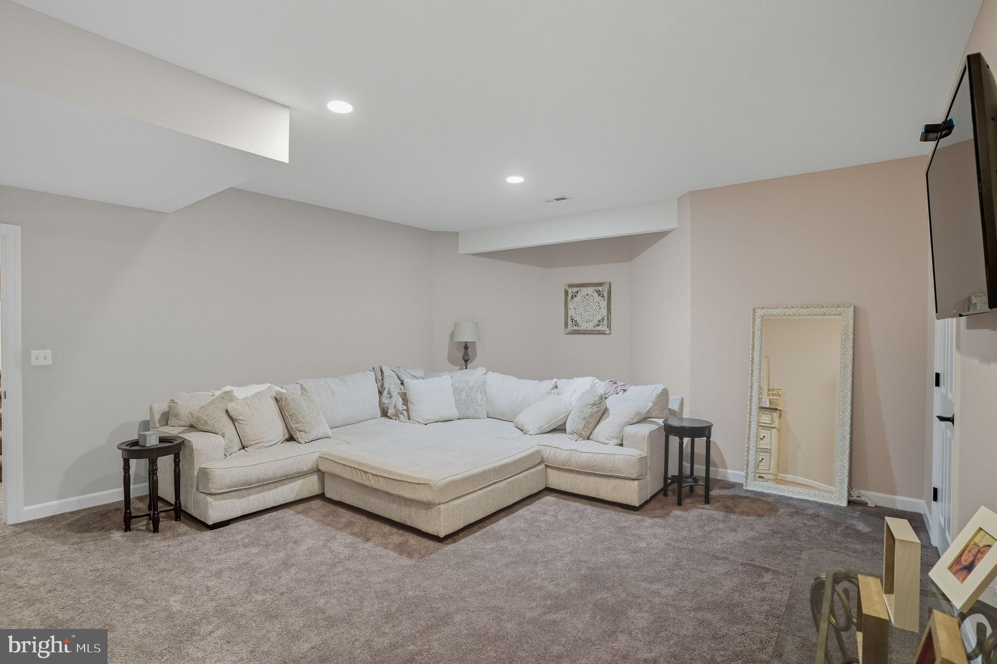 WOLFE POINTE - Residential