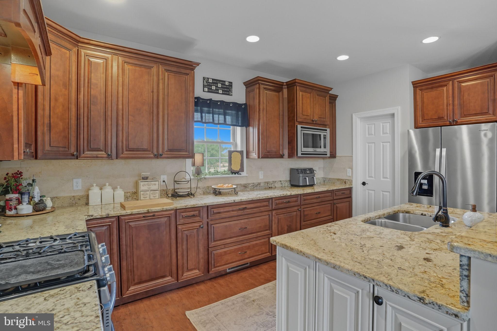 WOLFE POINTE - Residential