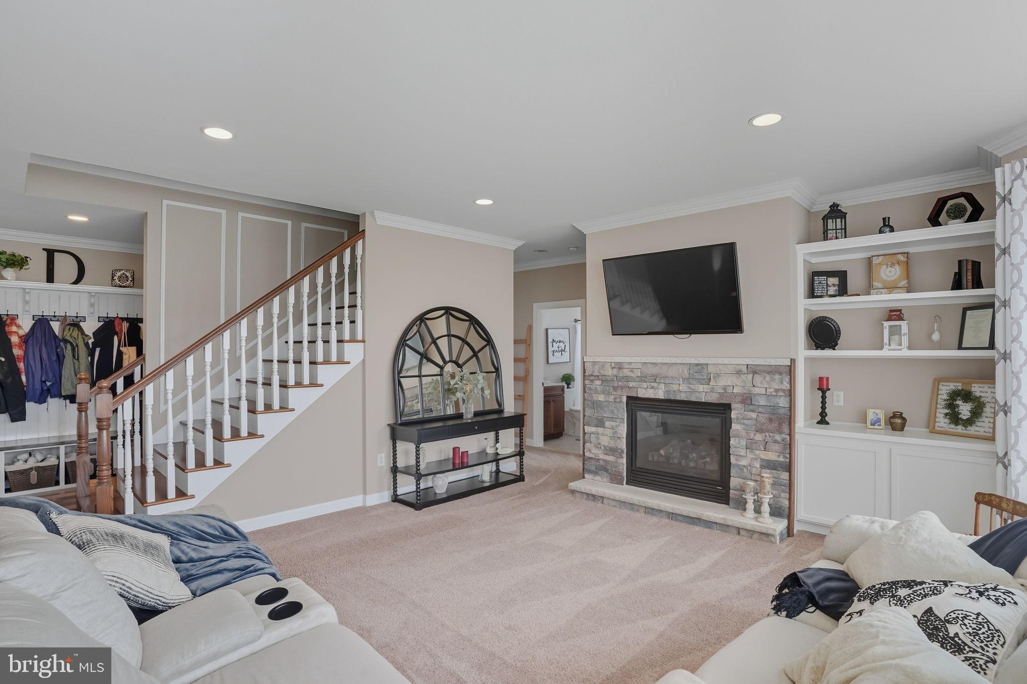 WOLFE POINTE - Residential