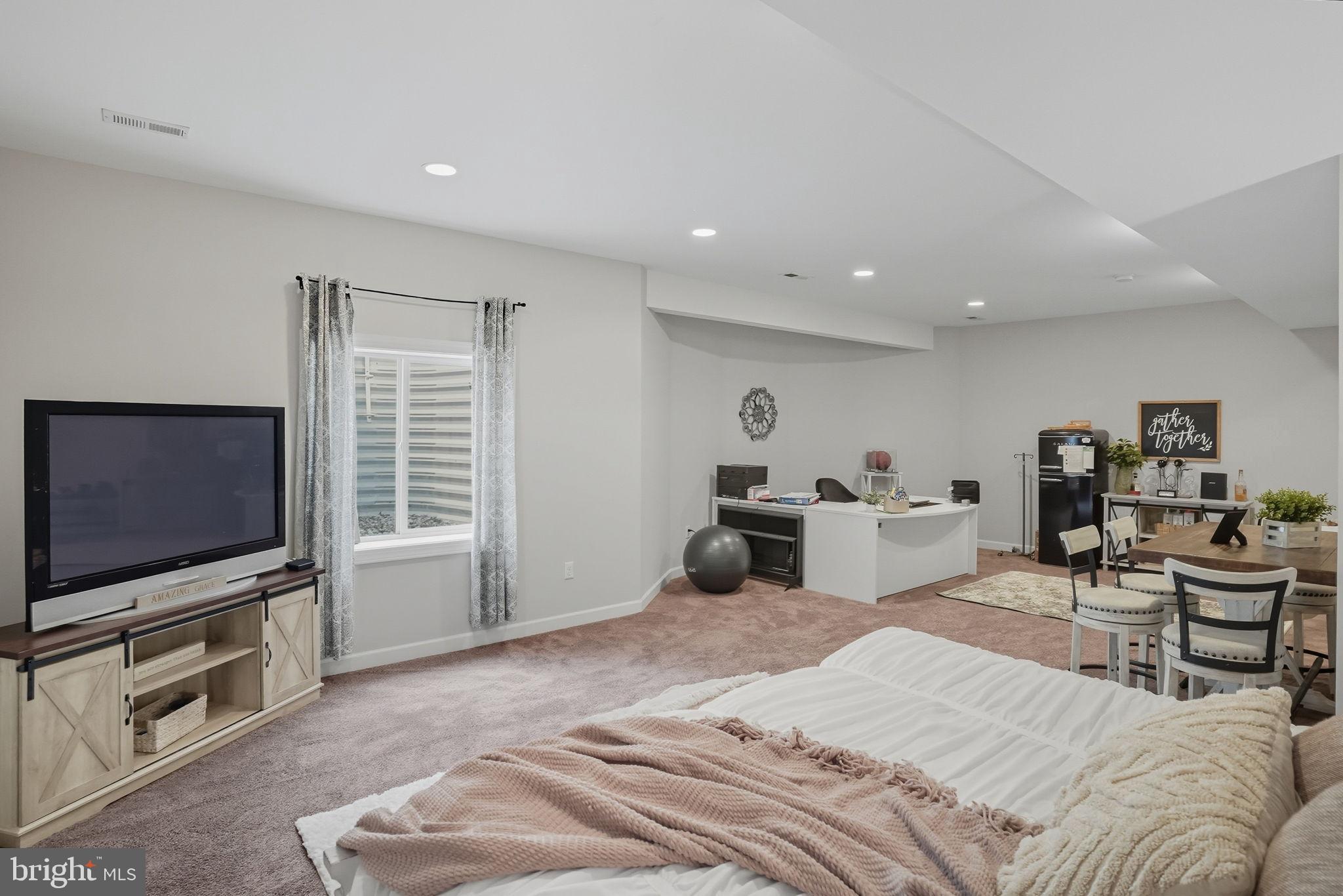 WOLFE POINTE - Residential