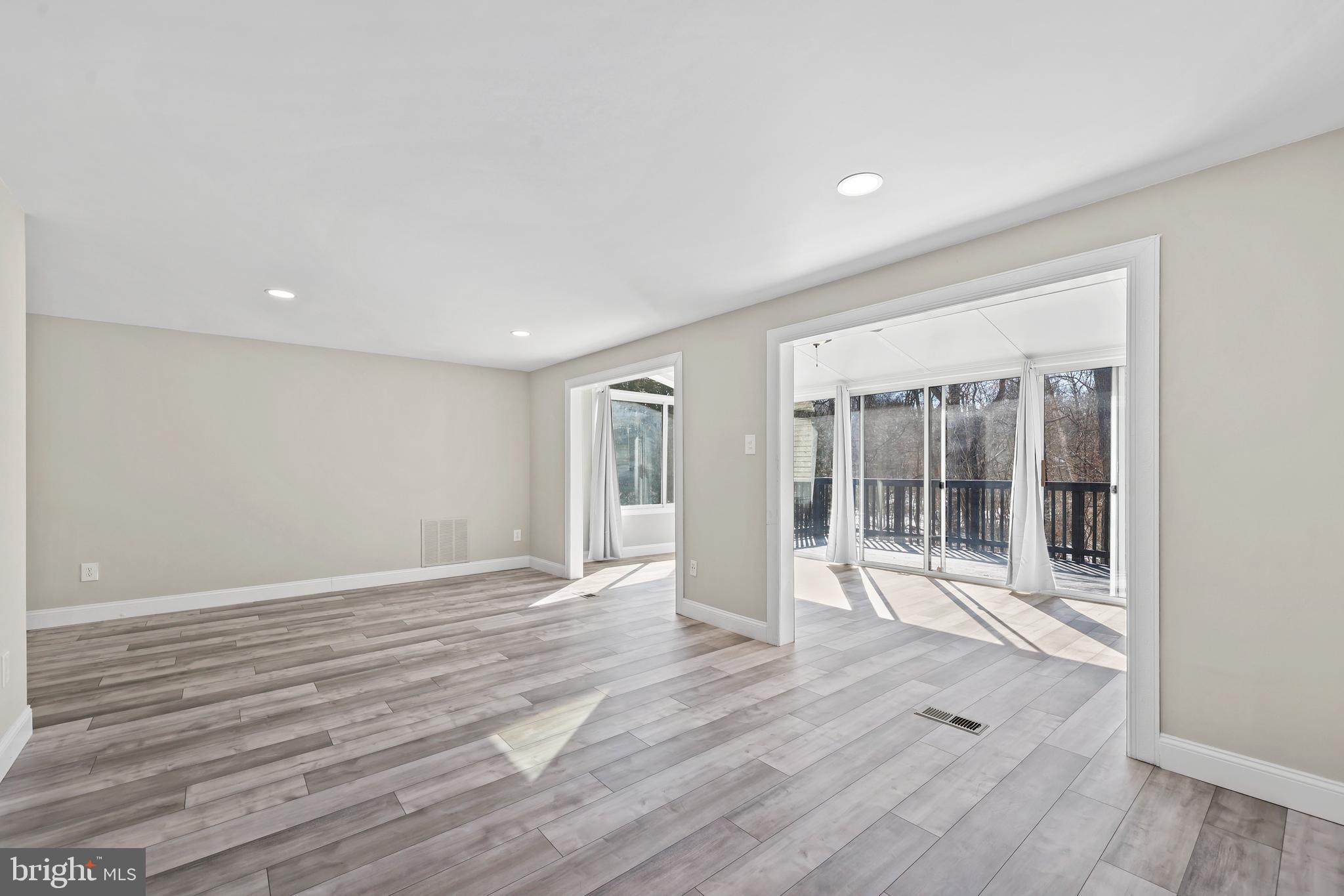 HOLMES RUN CROSSING - Residential