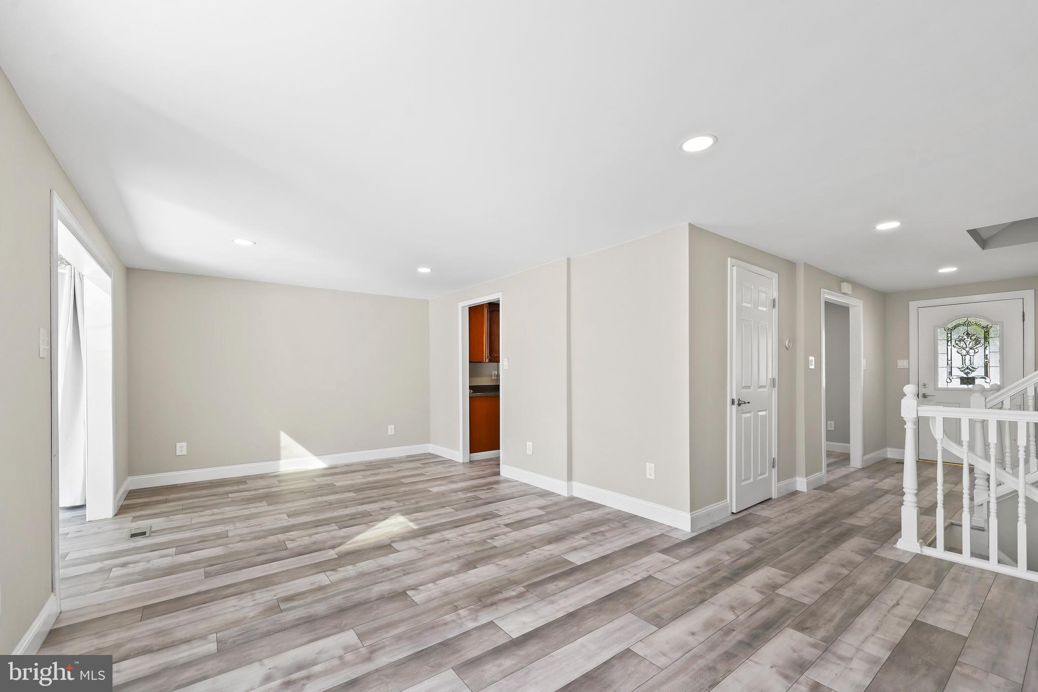 HOLMES RUN CROSSING - Residential