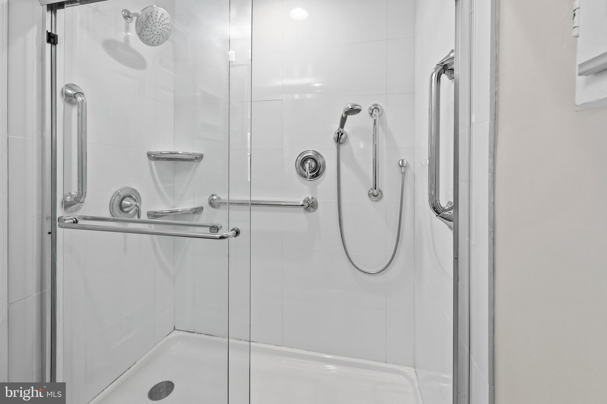 HOLMES RUN CROSSING - Residential