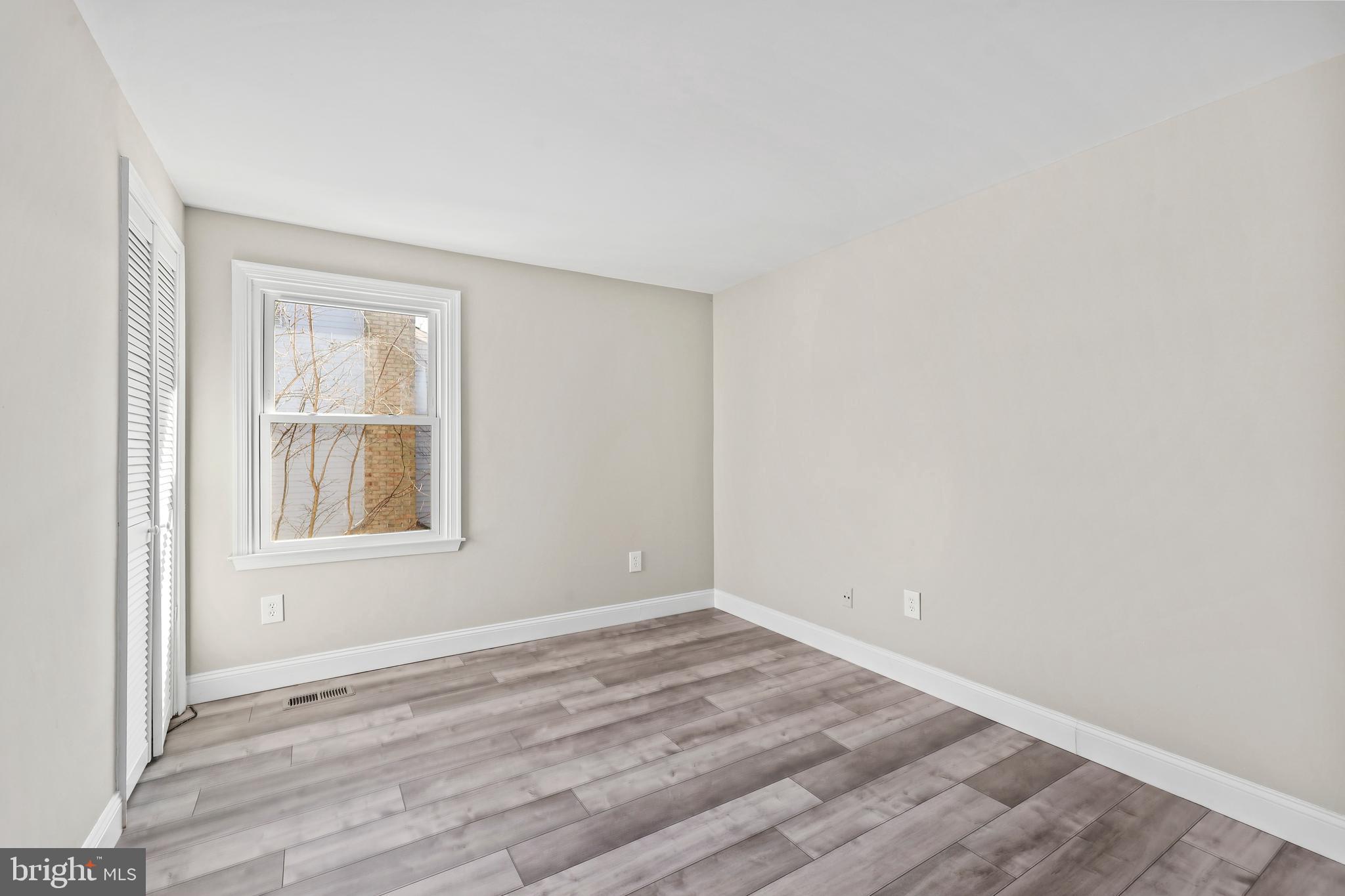 HOLMES RUN CROSSING - Residential