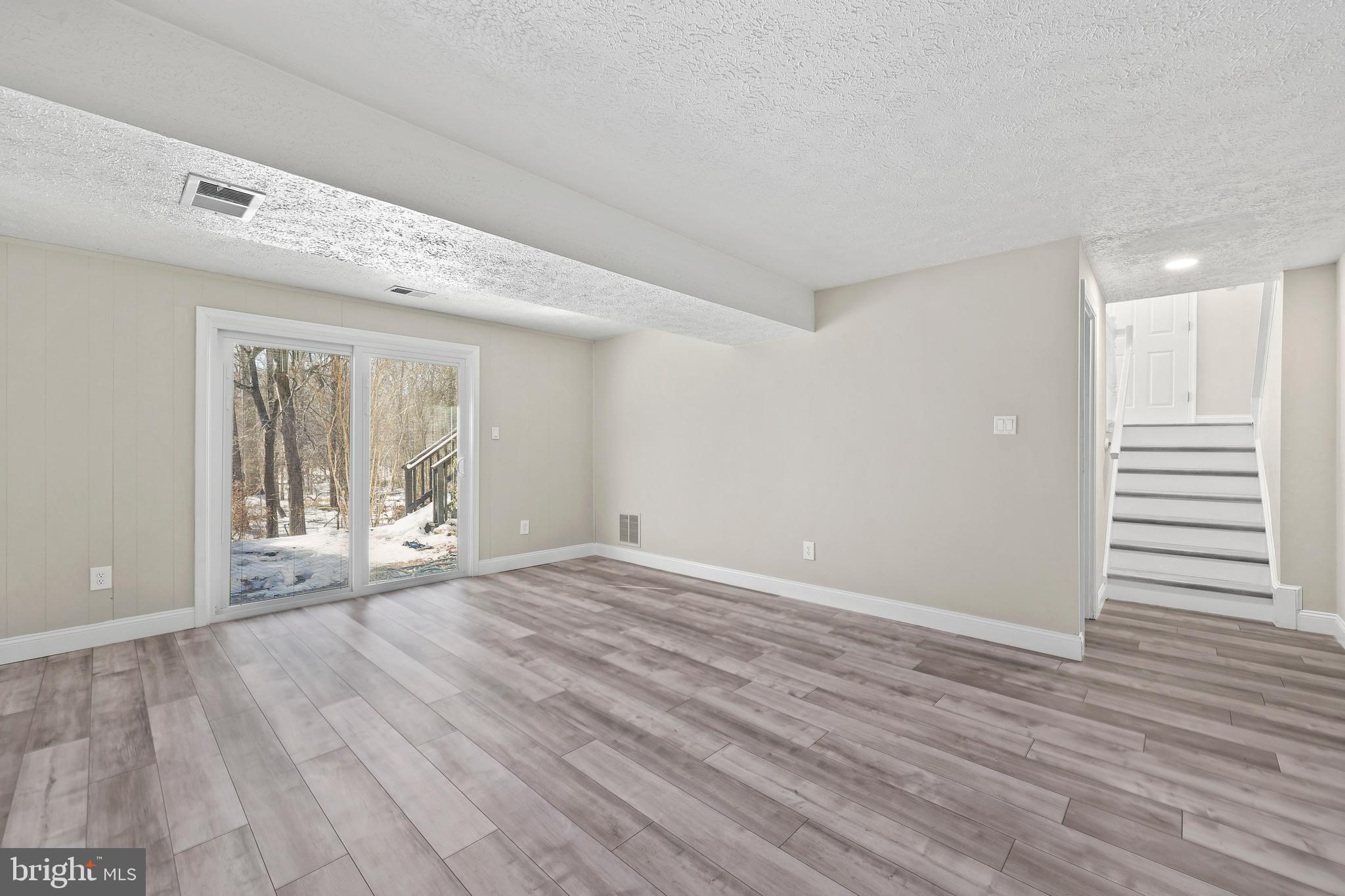 HOLMES RUN CROSSING - Residential