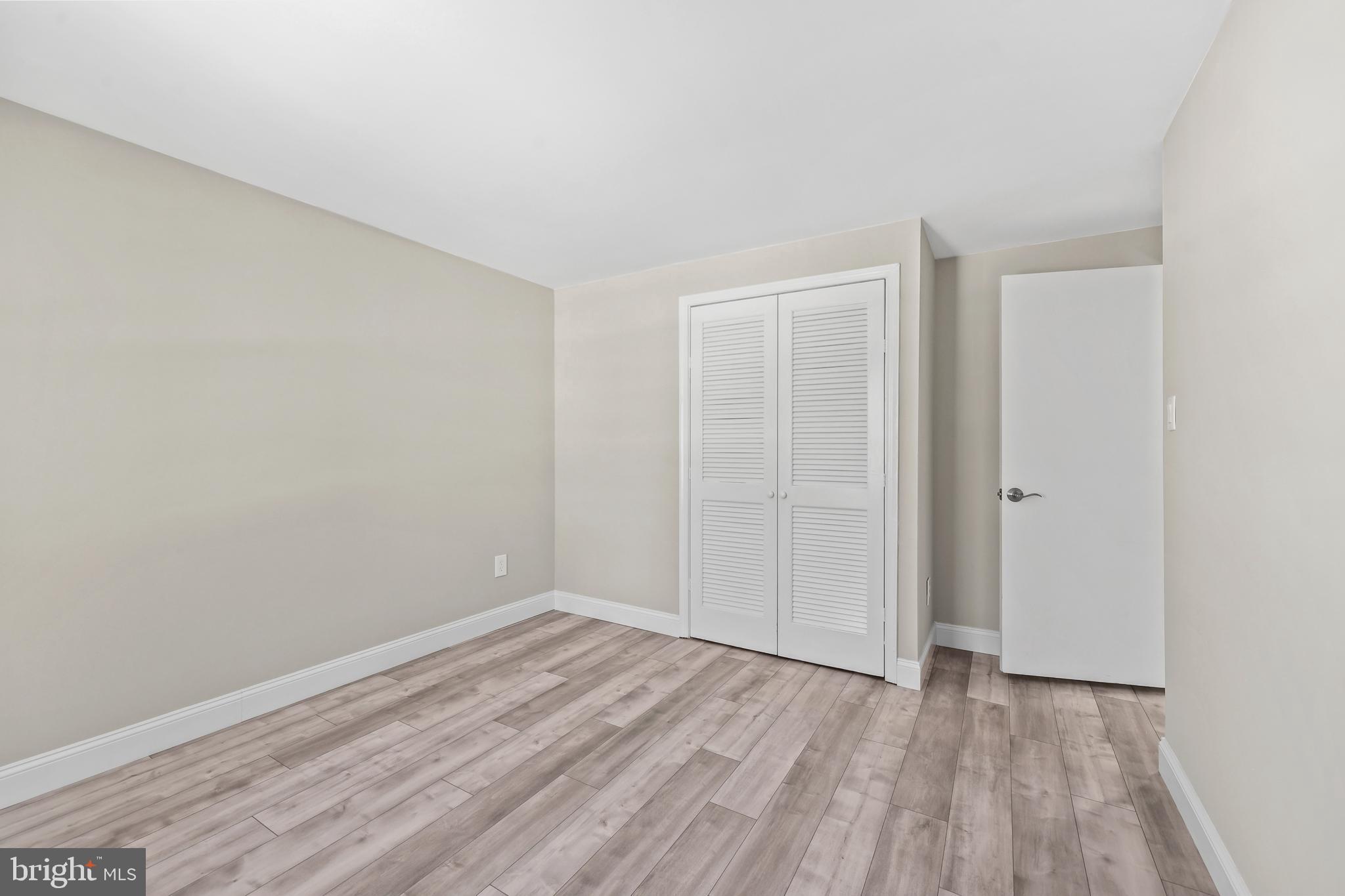 HOLMES RUN CROSSING - Residential