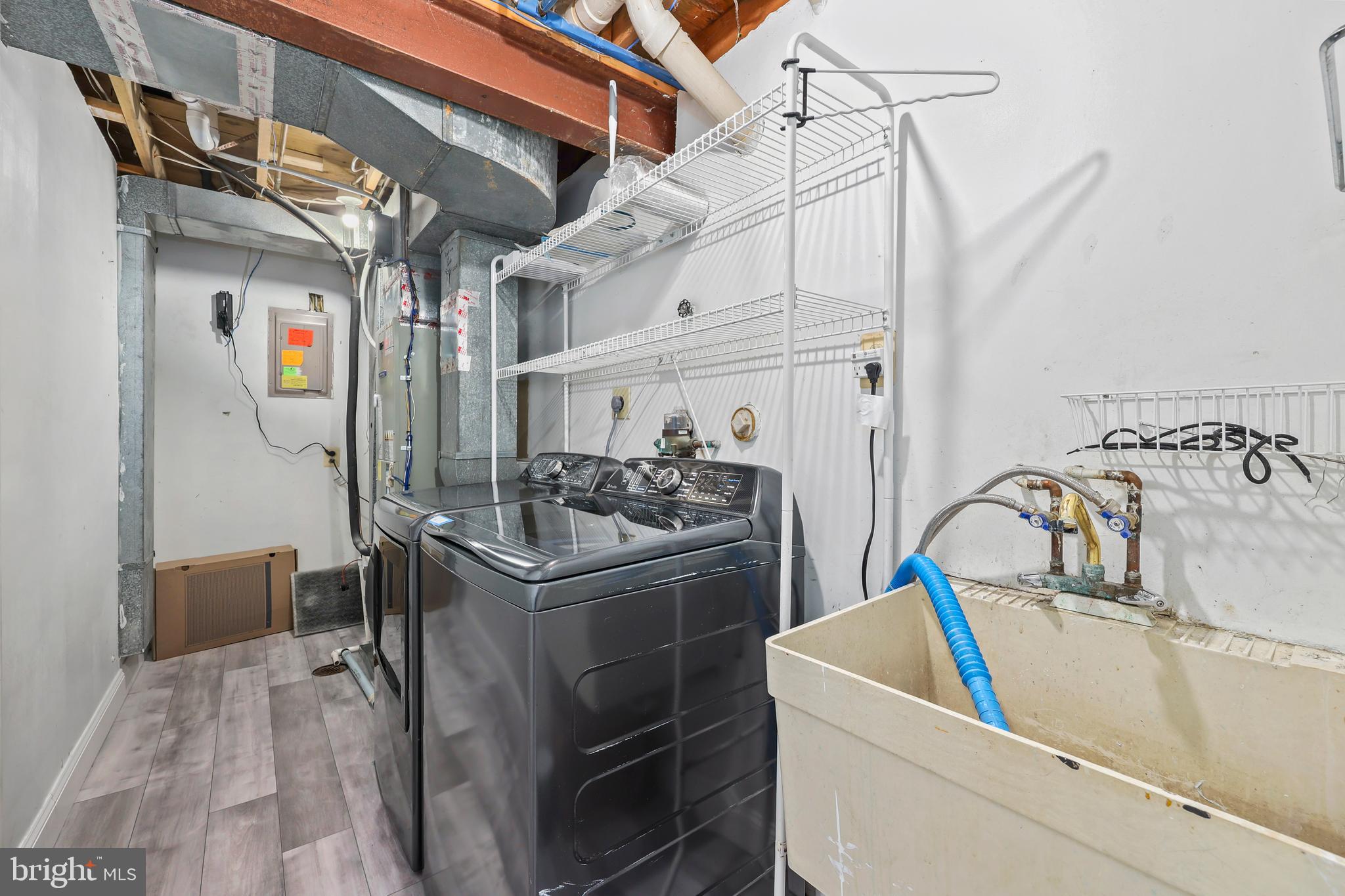 HOLMES RUN CROSSING - Residential