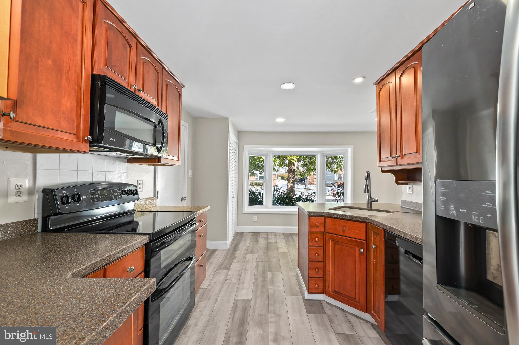 HOLMES RUN CROSSING - Residential