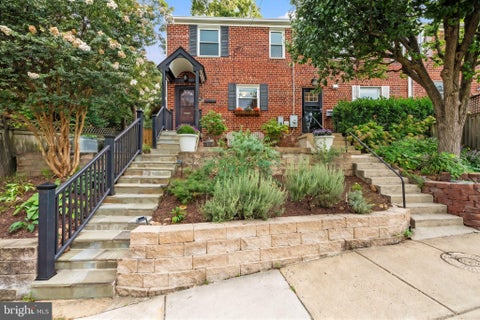 Photo of 202 Tennessee Avenue, ALEXANDRIA, VA 22305 (MLS # VAAX2065964)