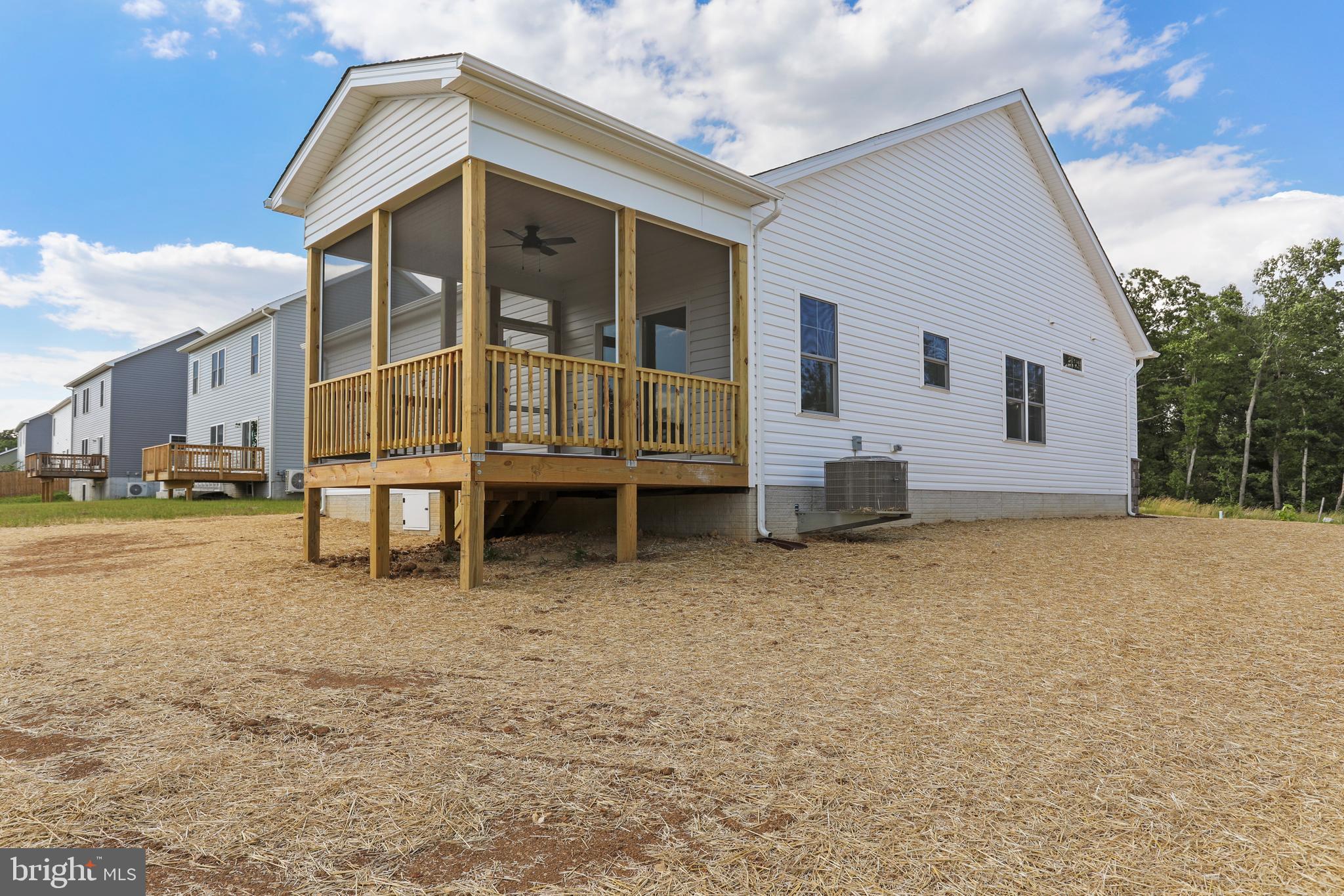 MIDDLE CREEK VISTAS - Residential